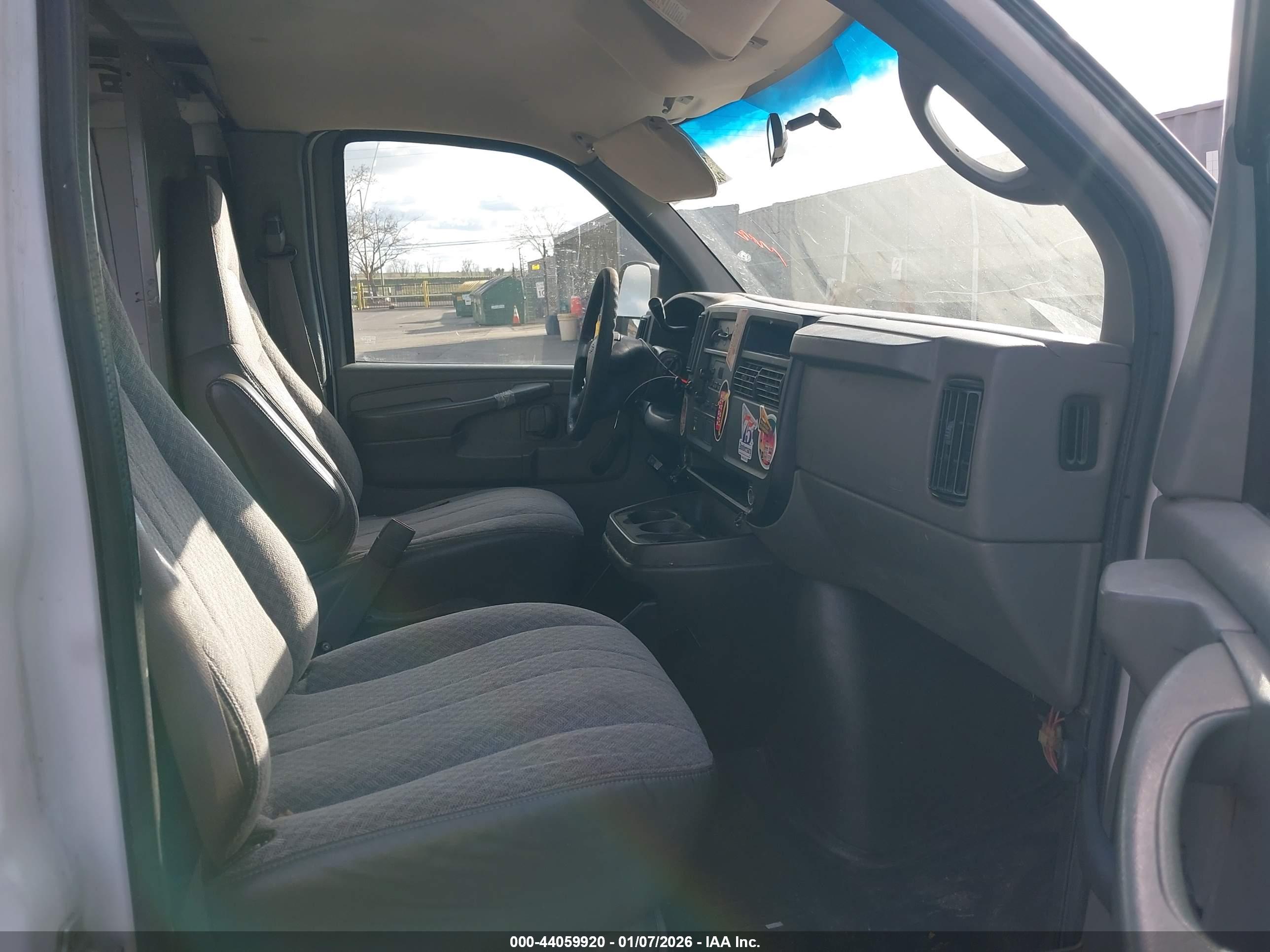 CHEVROLET EXPRESS image 5