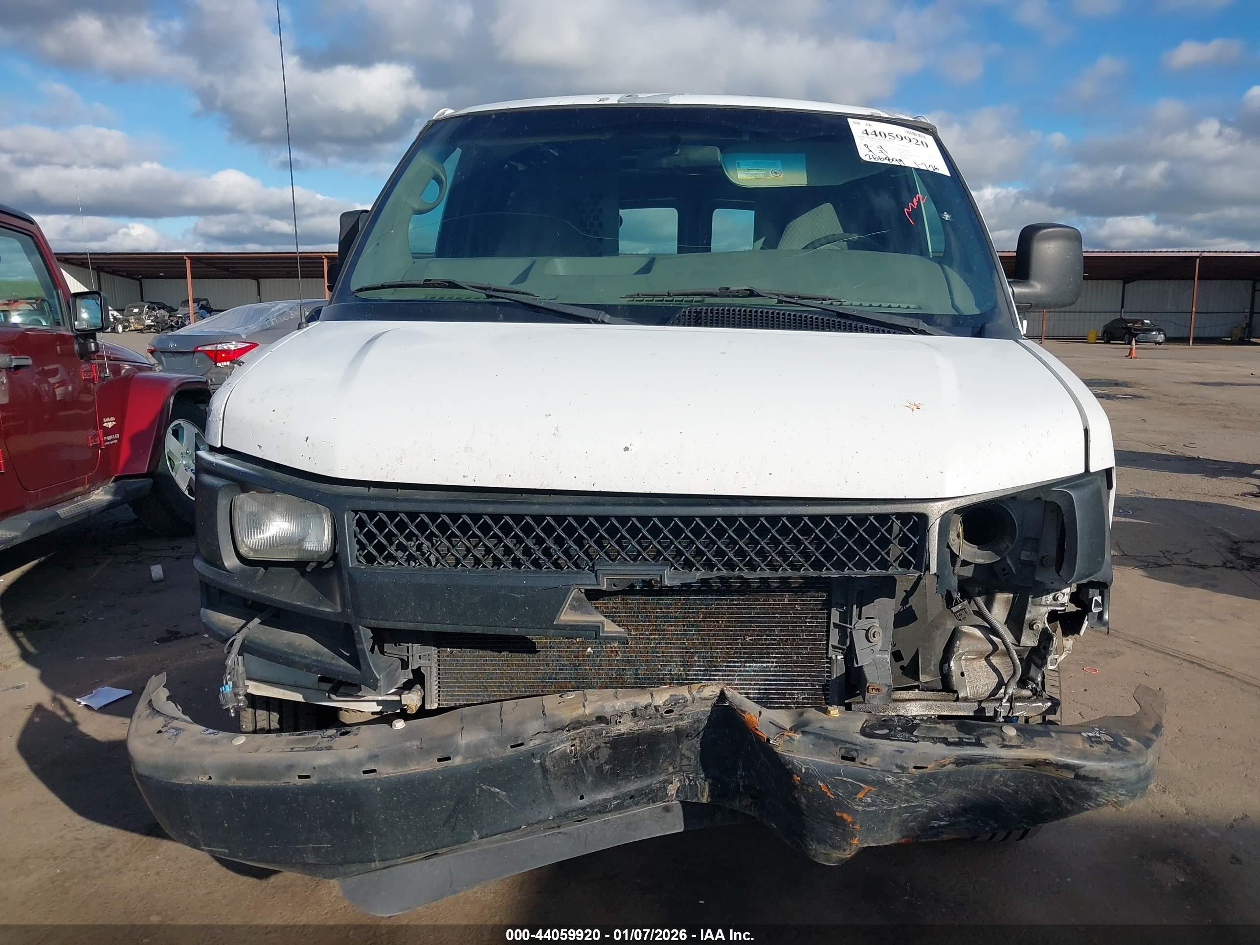 CHEVROLET EXPRESS image 6