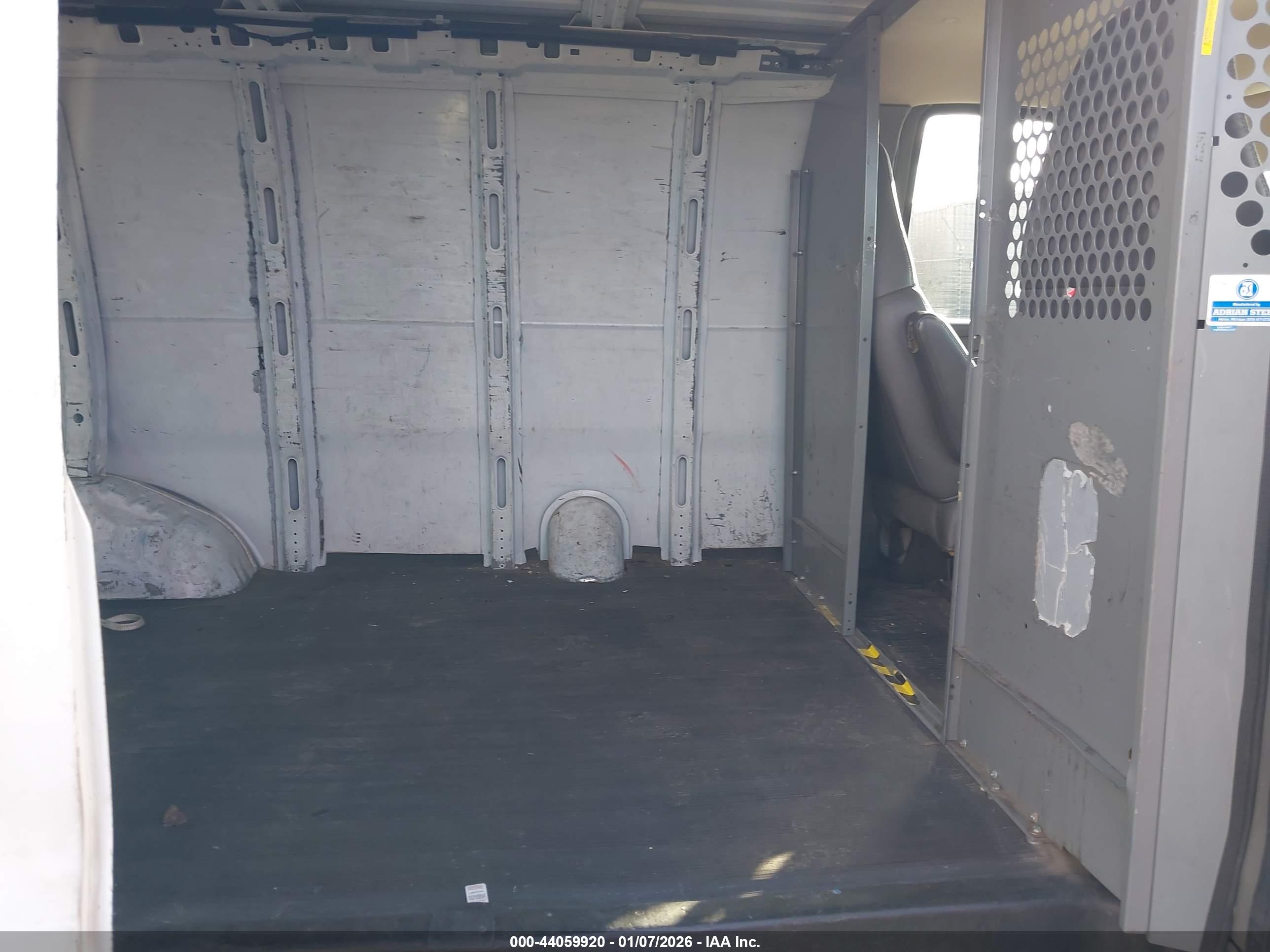 CHEVROLET EXPRESS image 8
