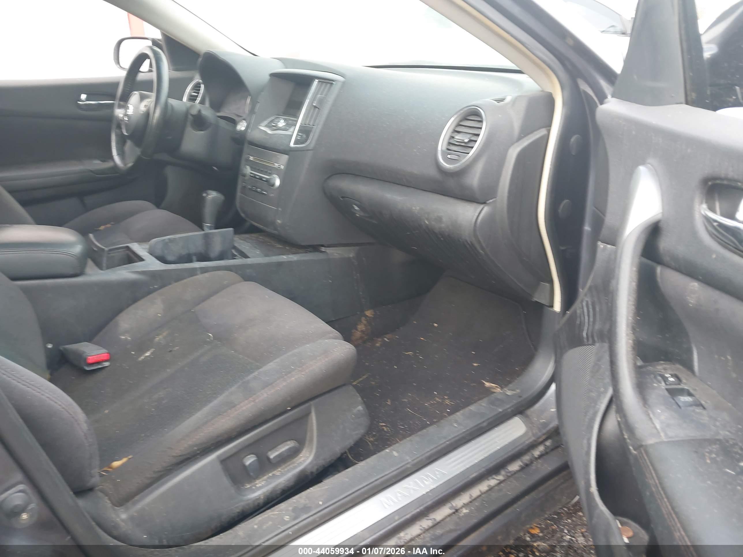 NISSAN MAXIMA image 5