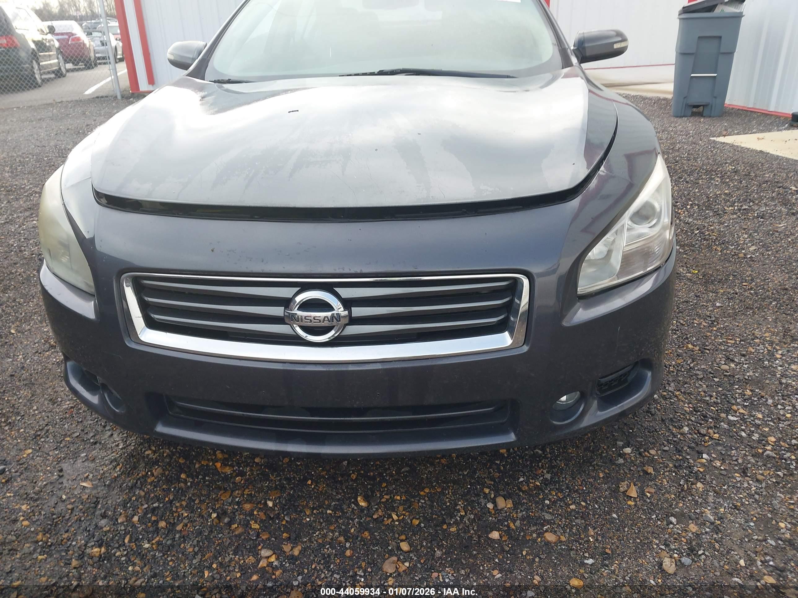 NISSAN MAXIMA image 6