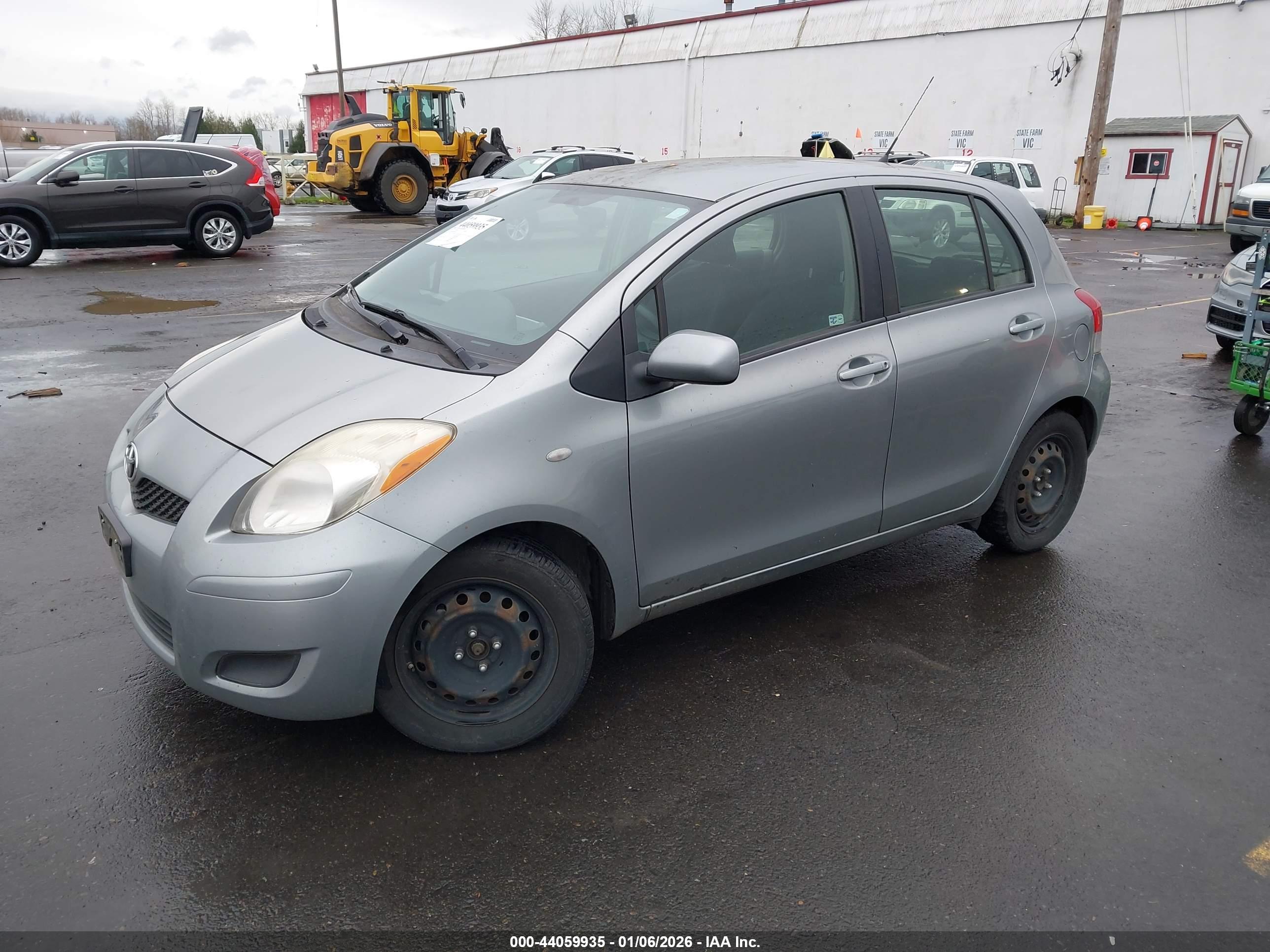 TOYOTA YARIS image 2