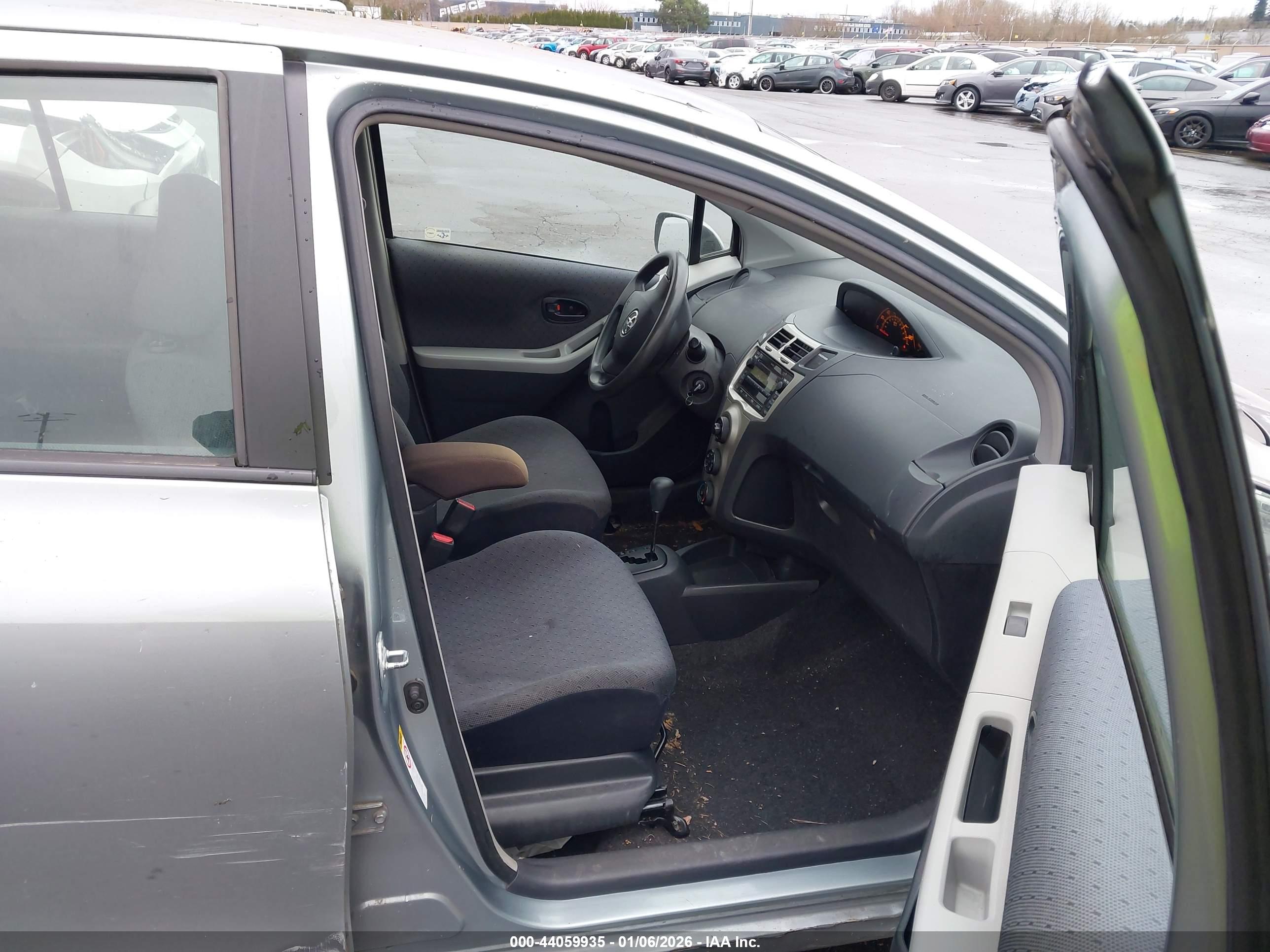 TOYOTA YARIS image 5