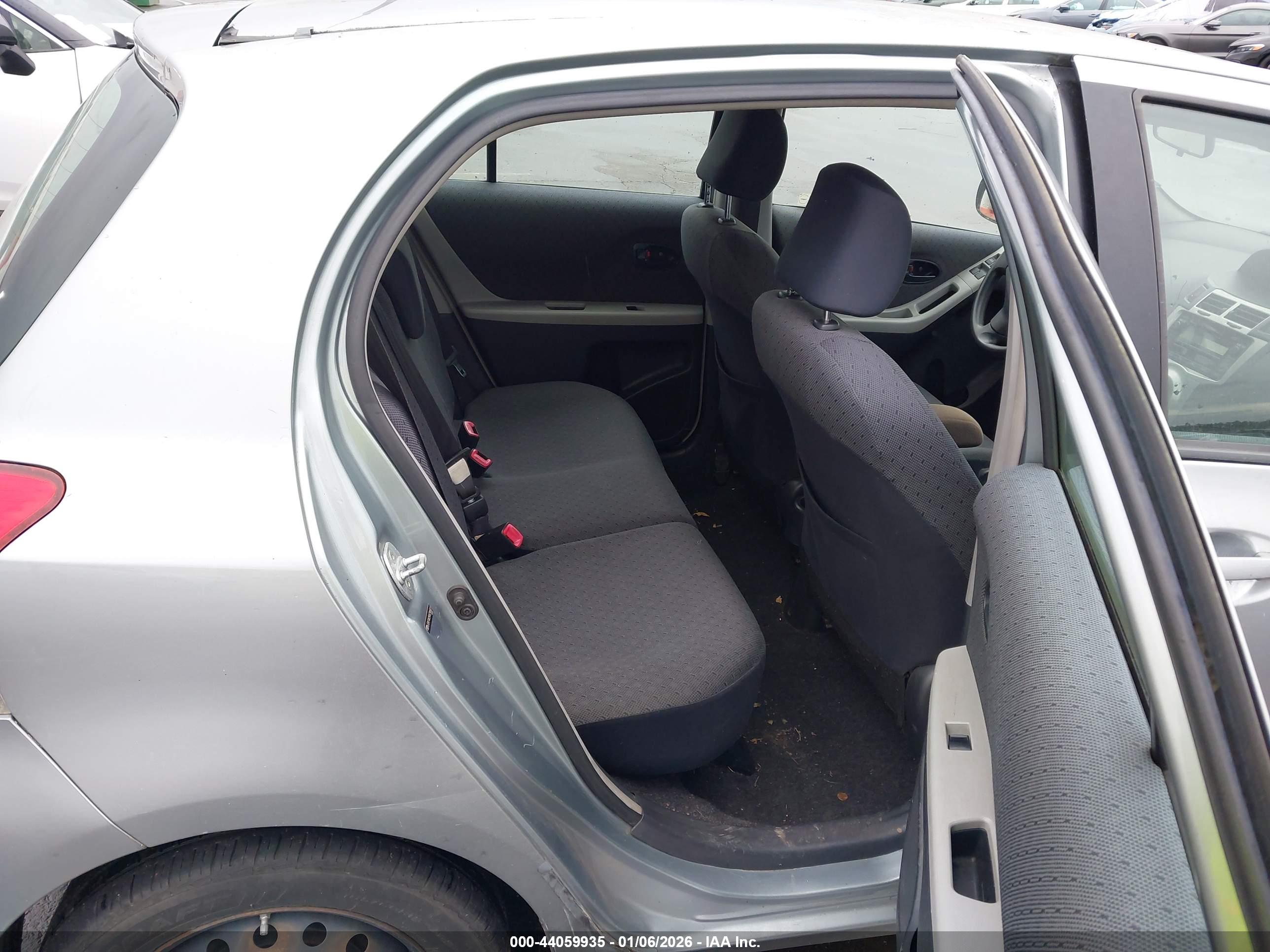 TOYOTA YARIS image 8