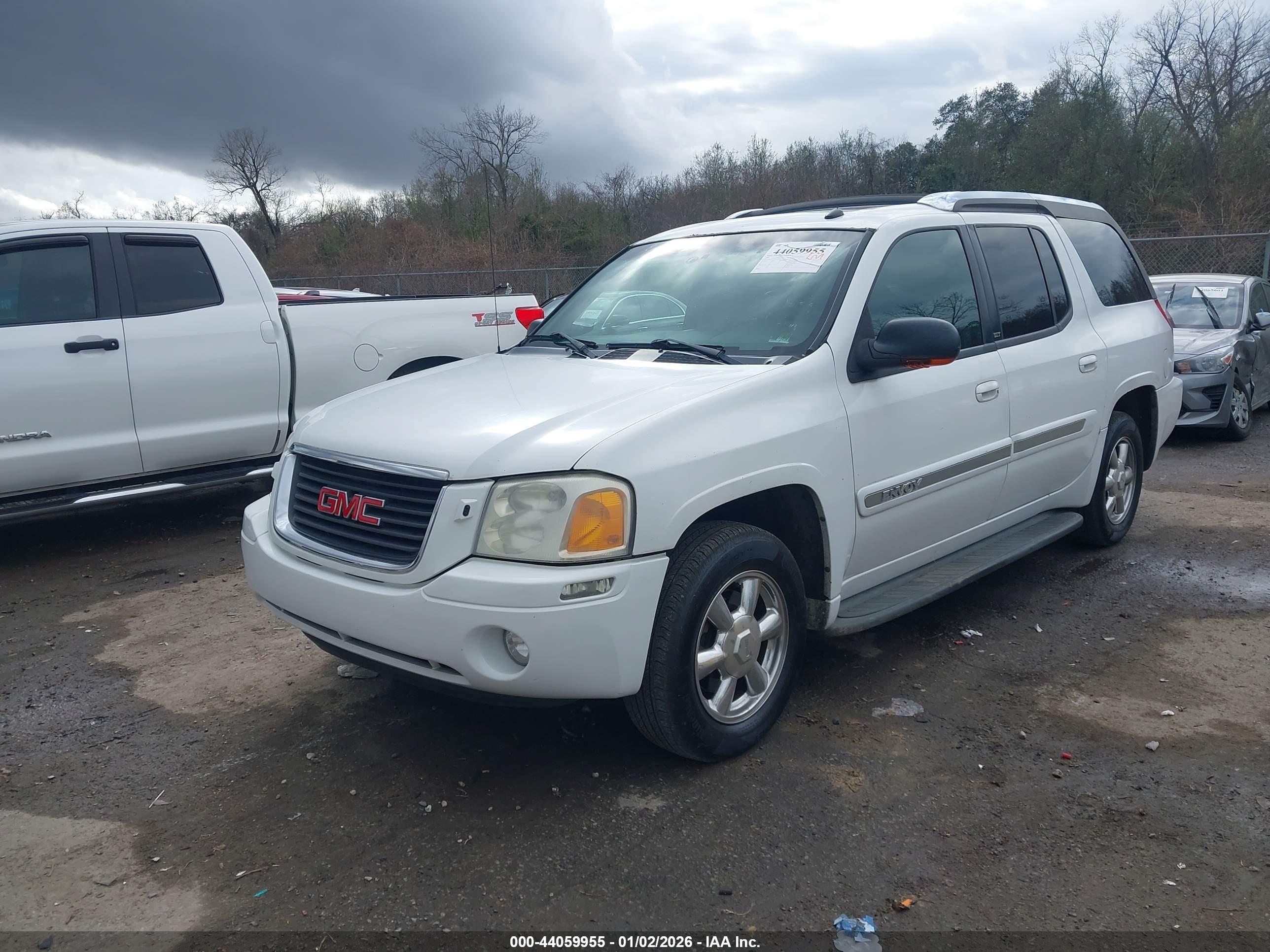 GMC ENVOY image 2