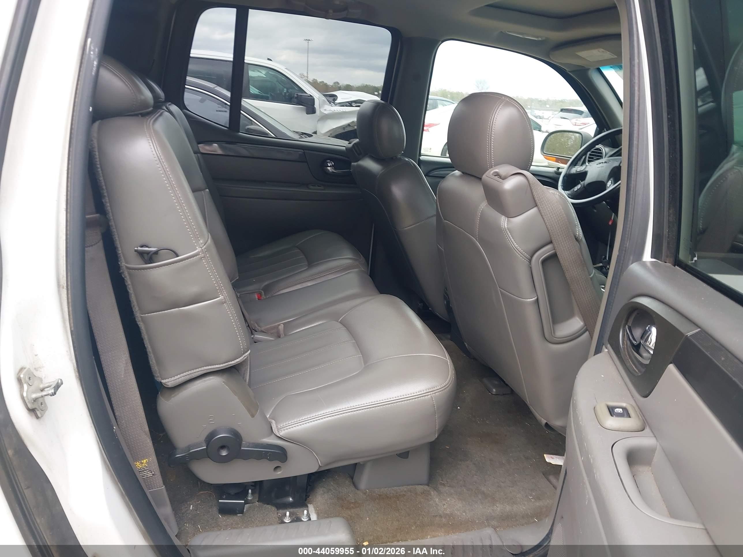 GMC ENVOY image 8