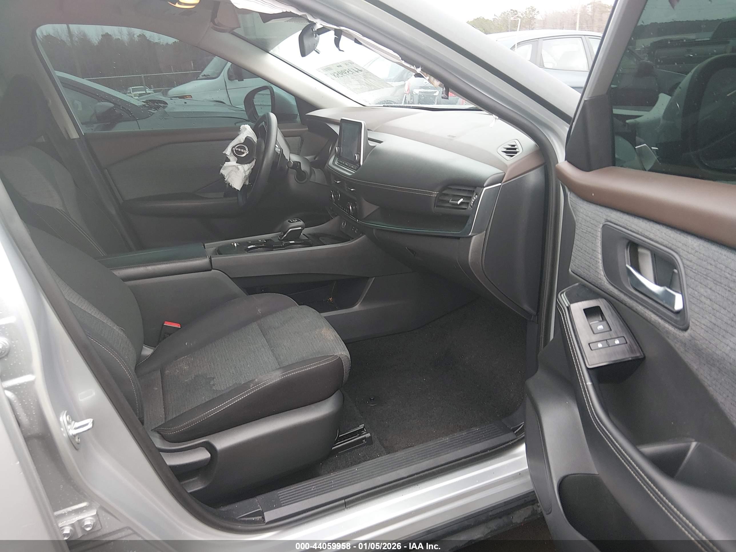 NISSAN ROGUE image 5
