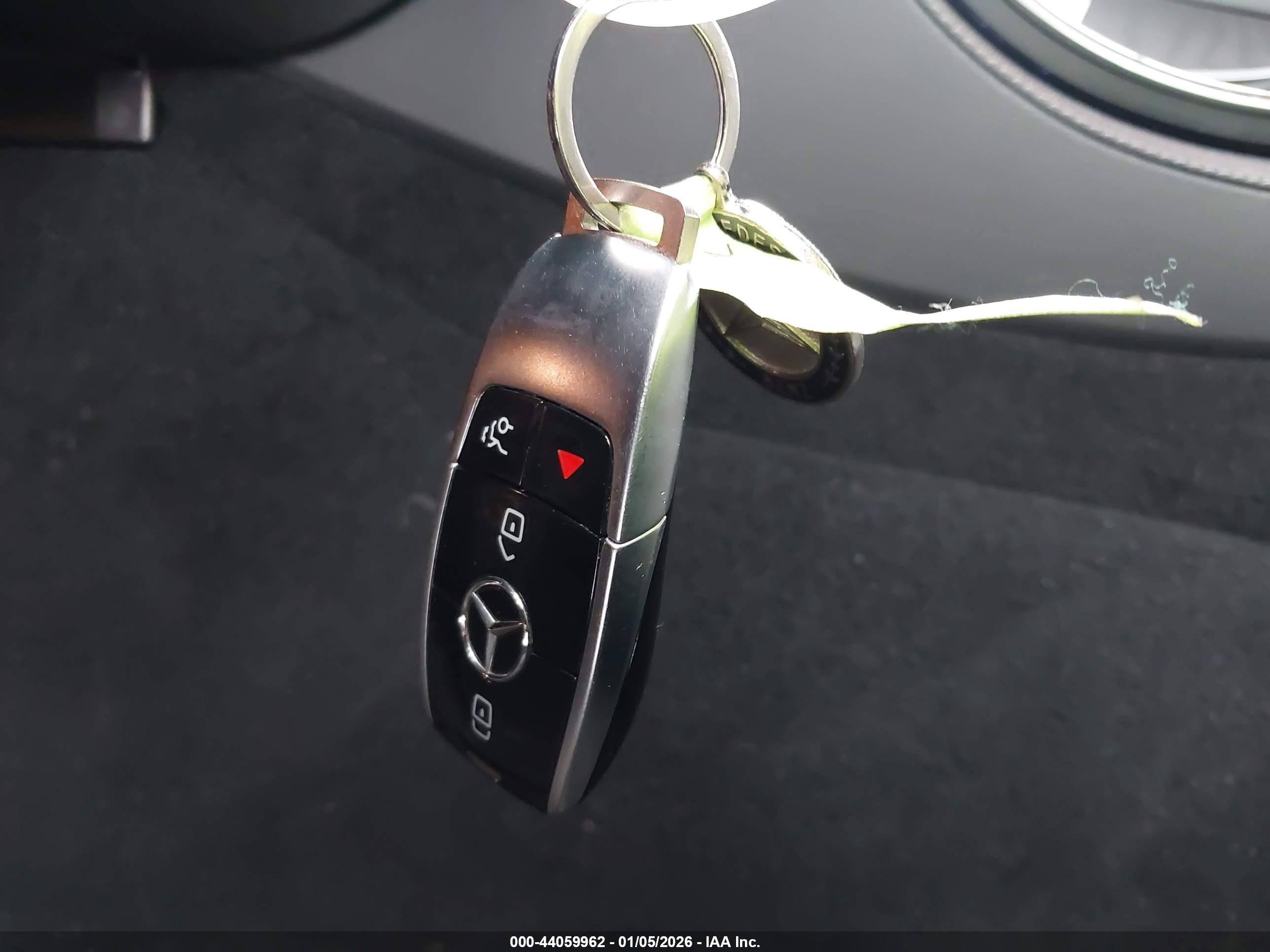 MERCEDES-BENZ E image 11