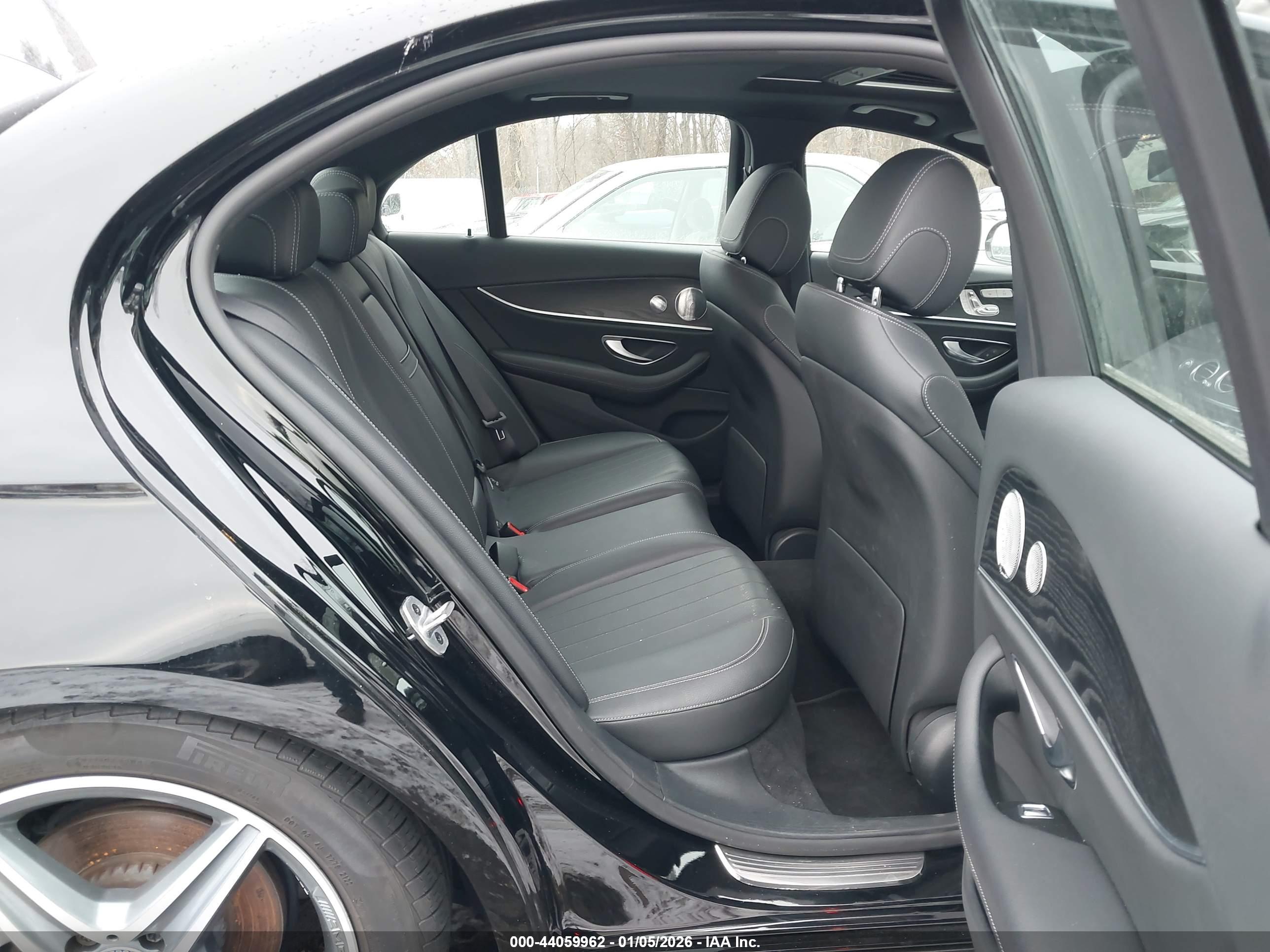 MERCEDES-BENZ E image 8