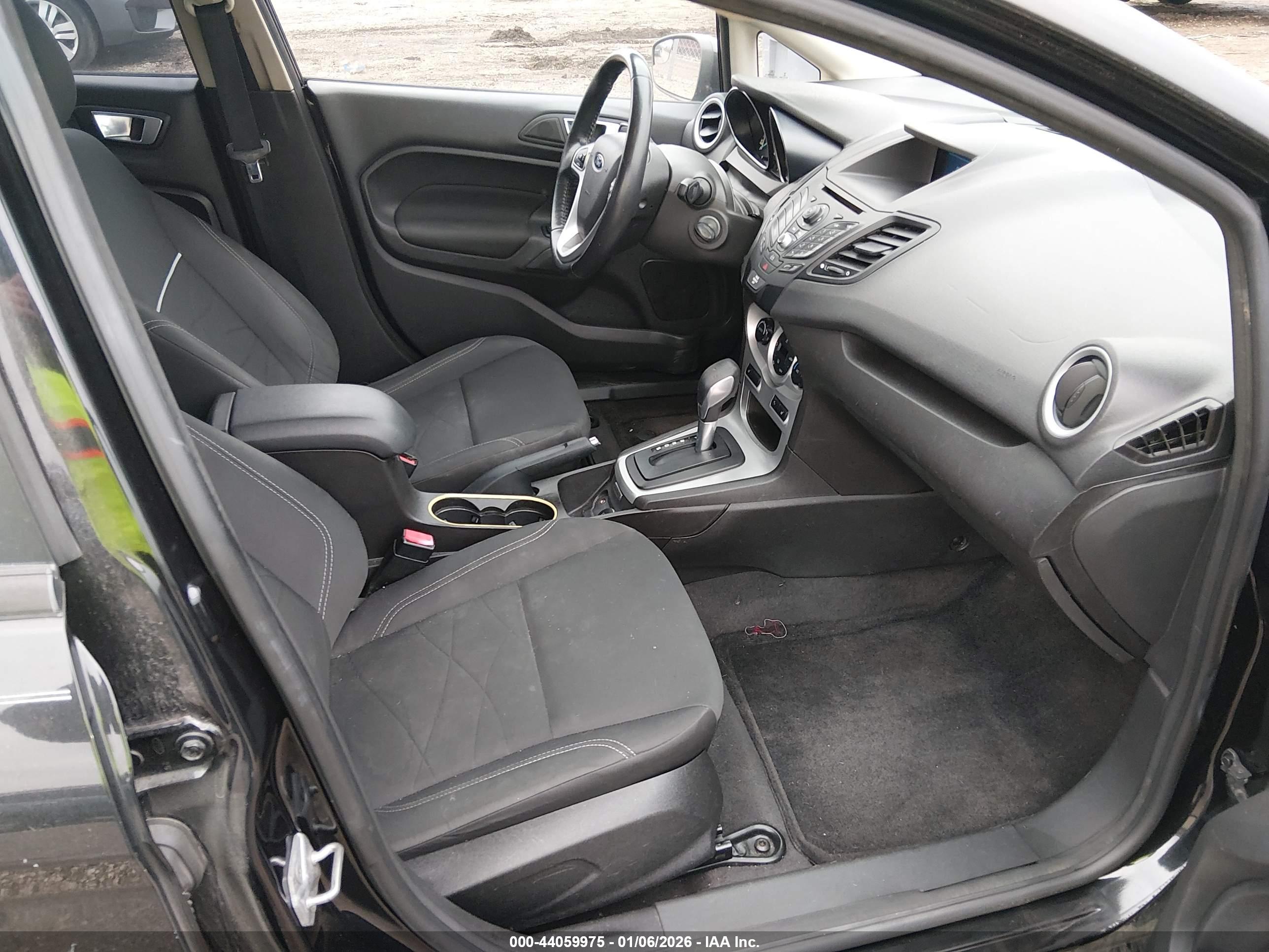 FORD FIESTA image 5