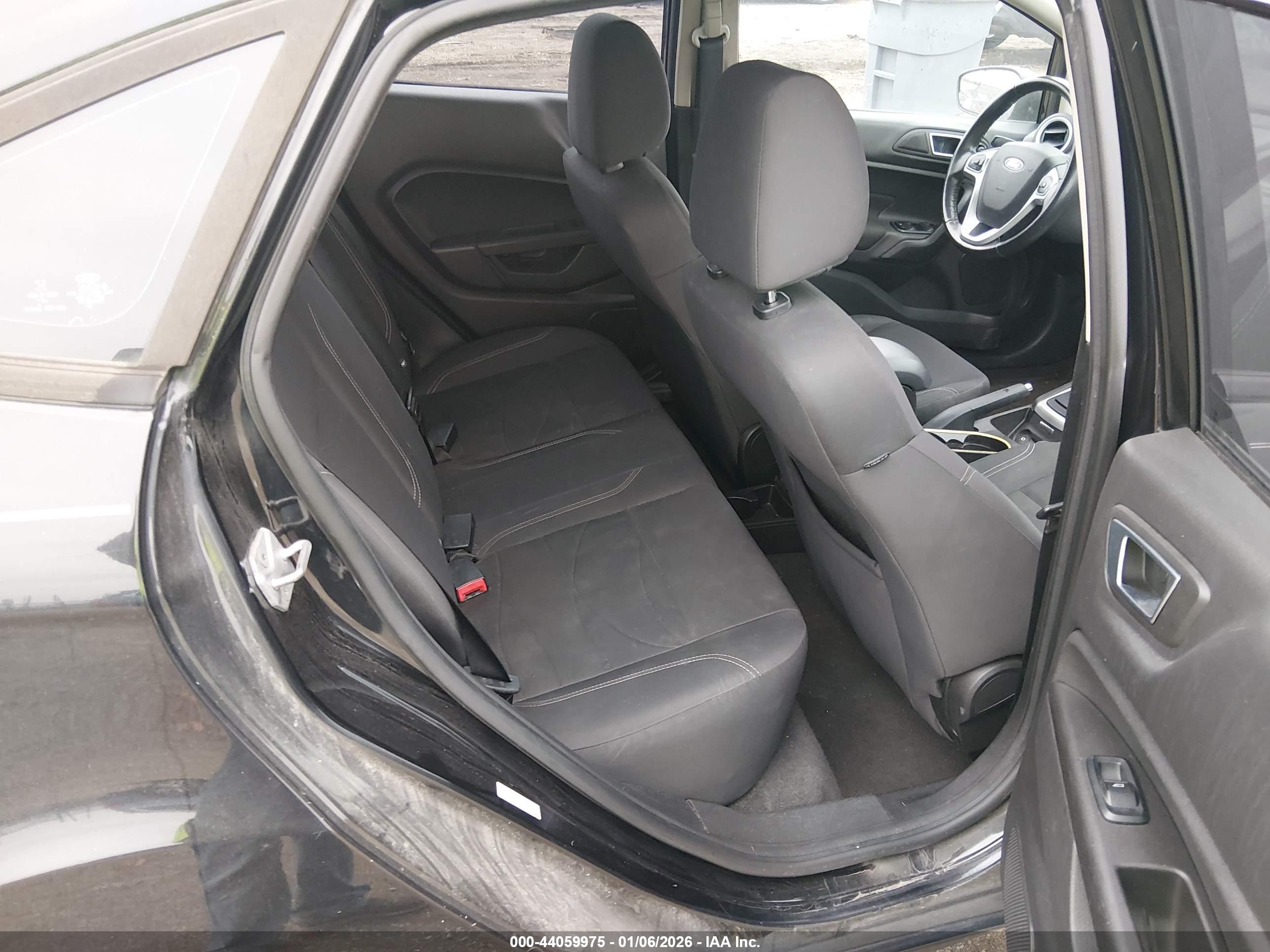 FORD FIESTA image 8