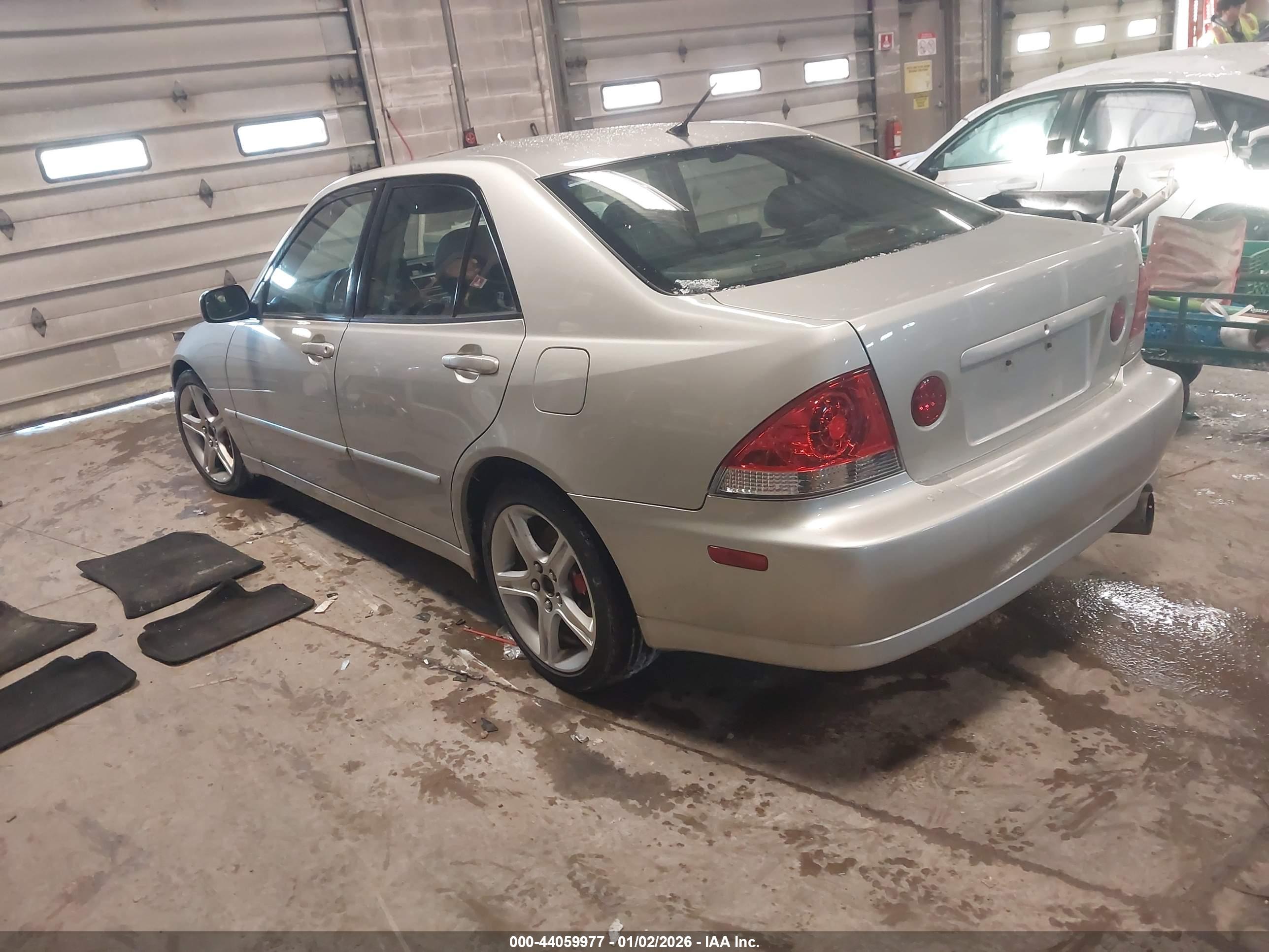 LEXUS IS image 3