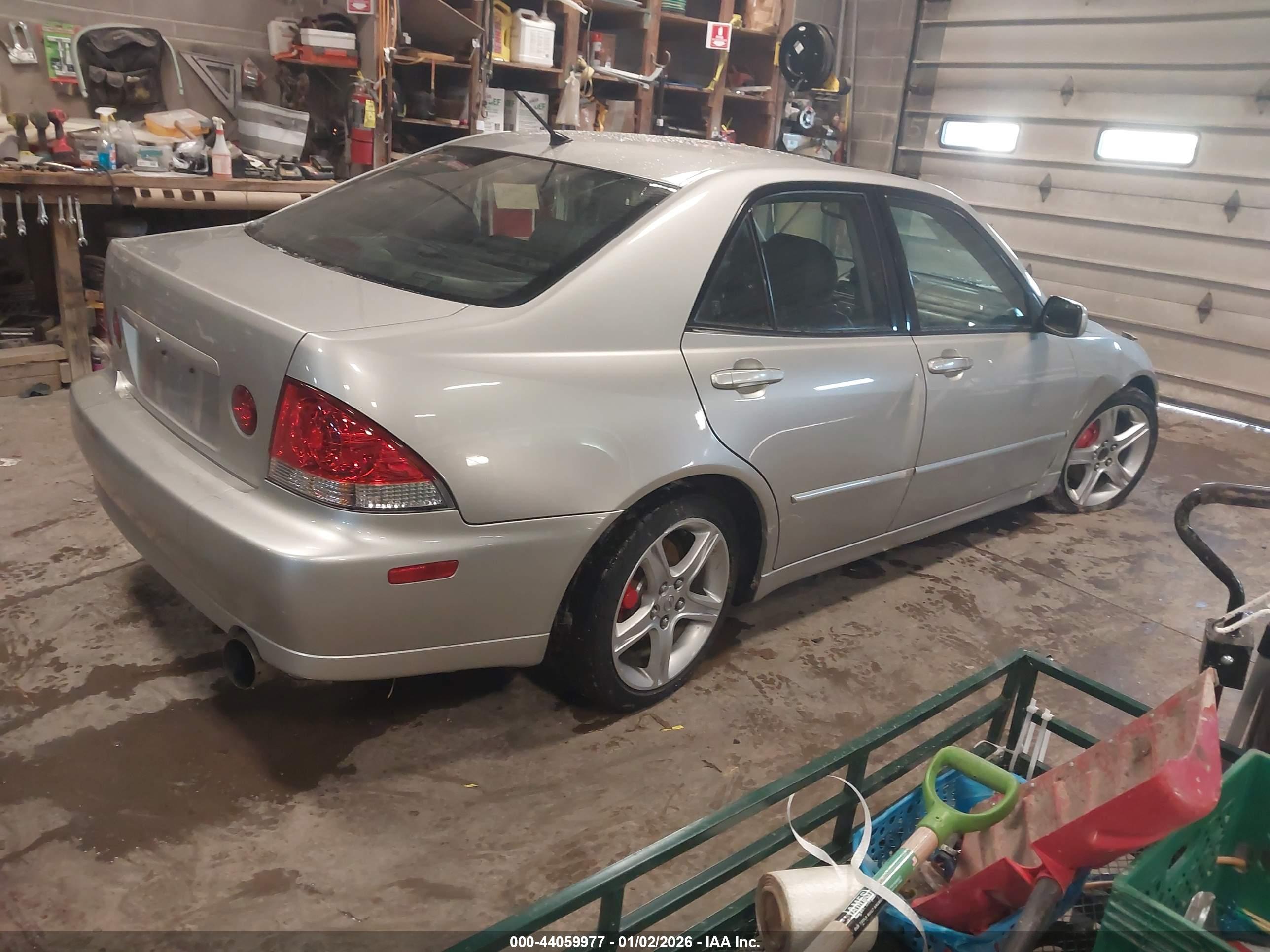LEXUS IS image 4