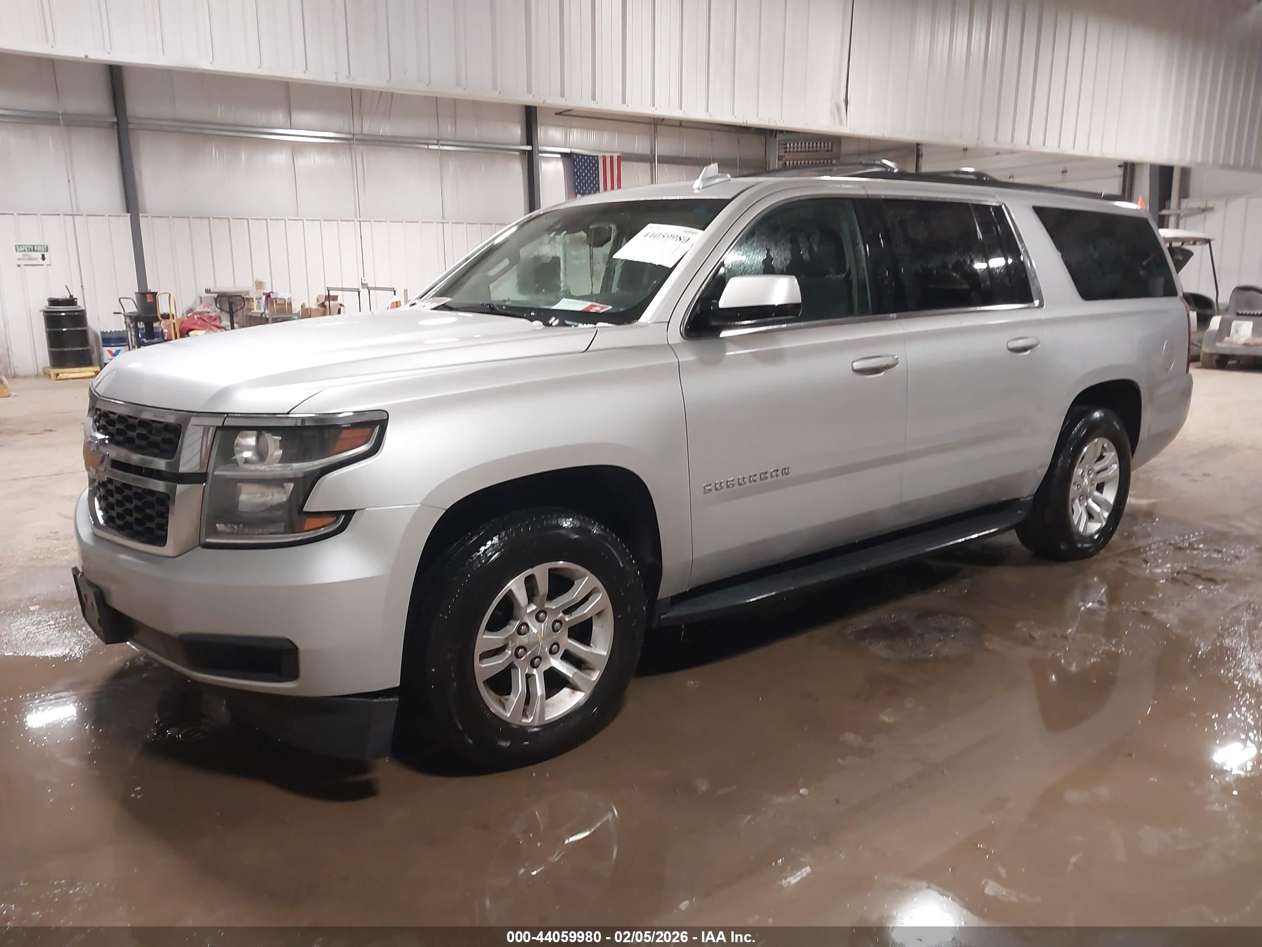 CHEVROLET SUBURBAN image 2
