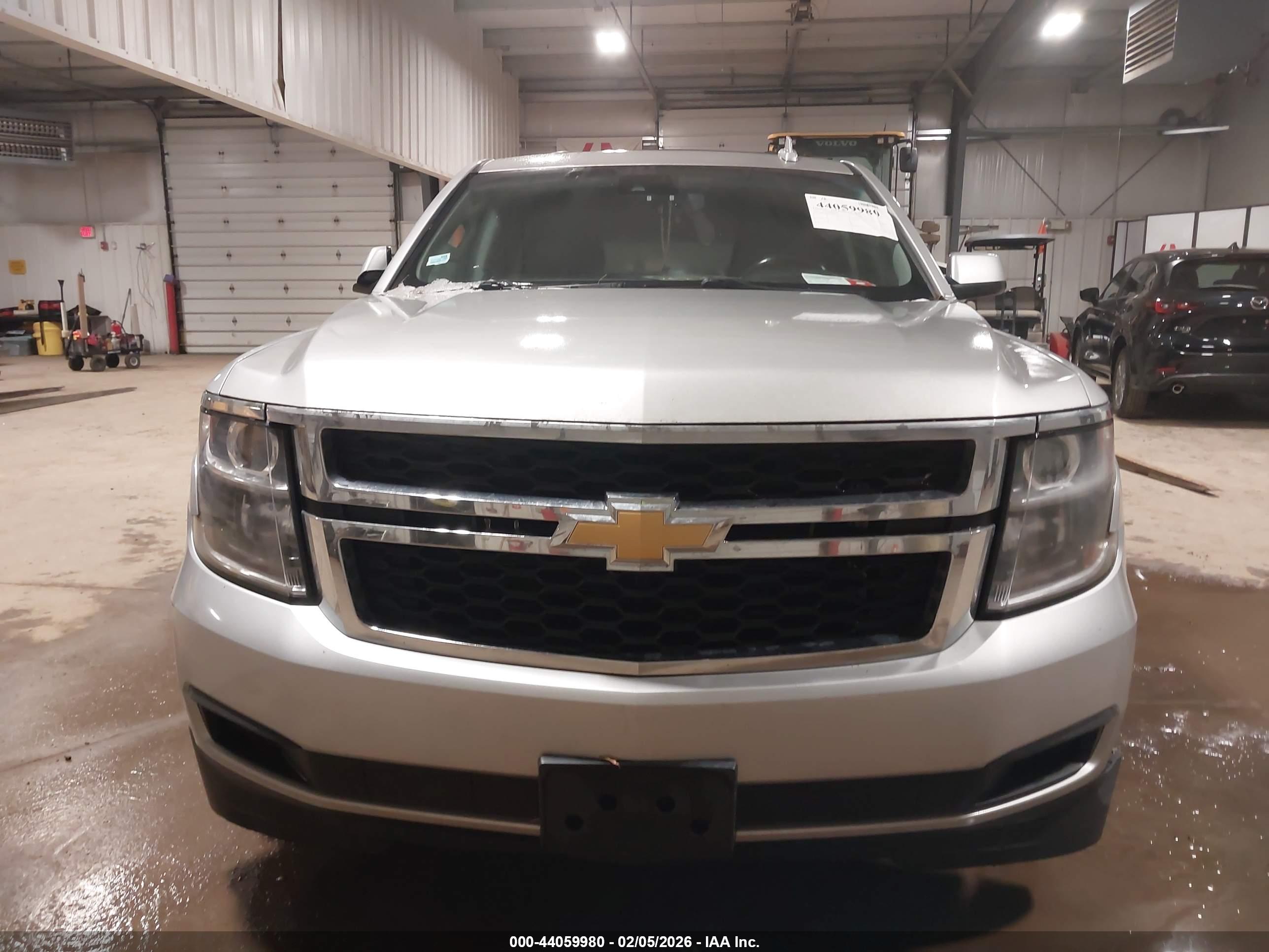 CHEVROLET SUBURBAN image 6