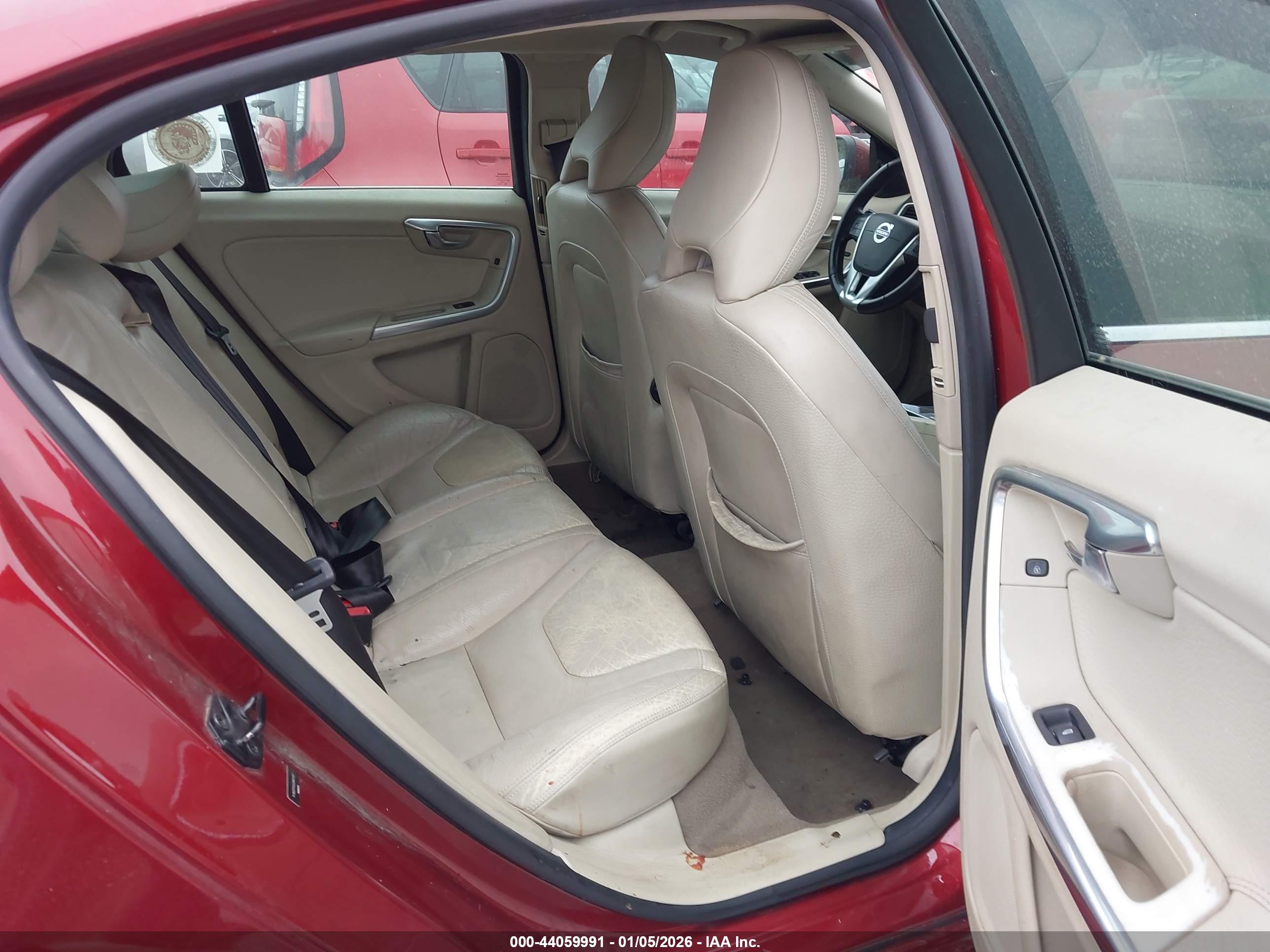 VOLVO S60 image 8