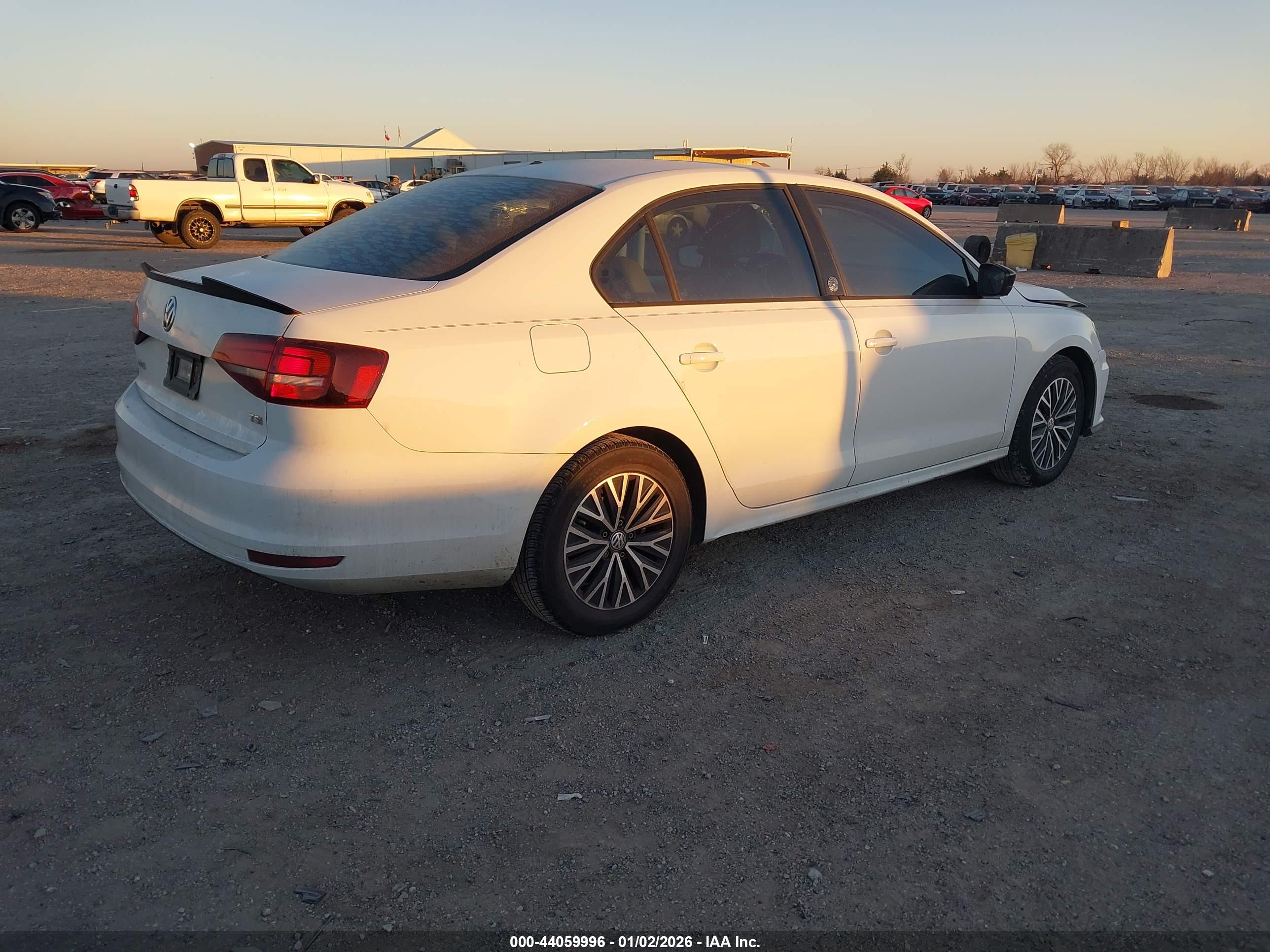 VOLKSWAGEN JETTA image 4