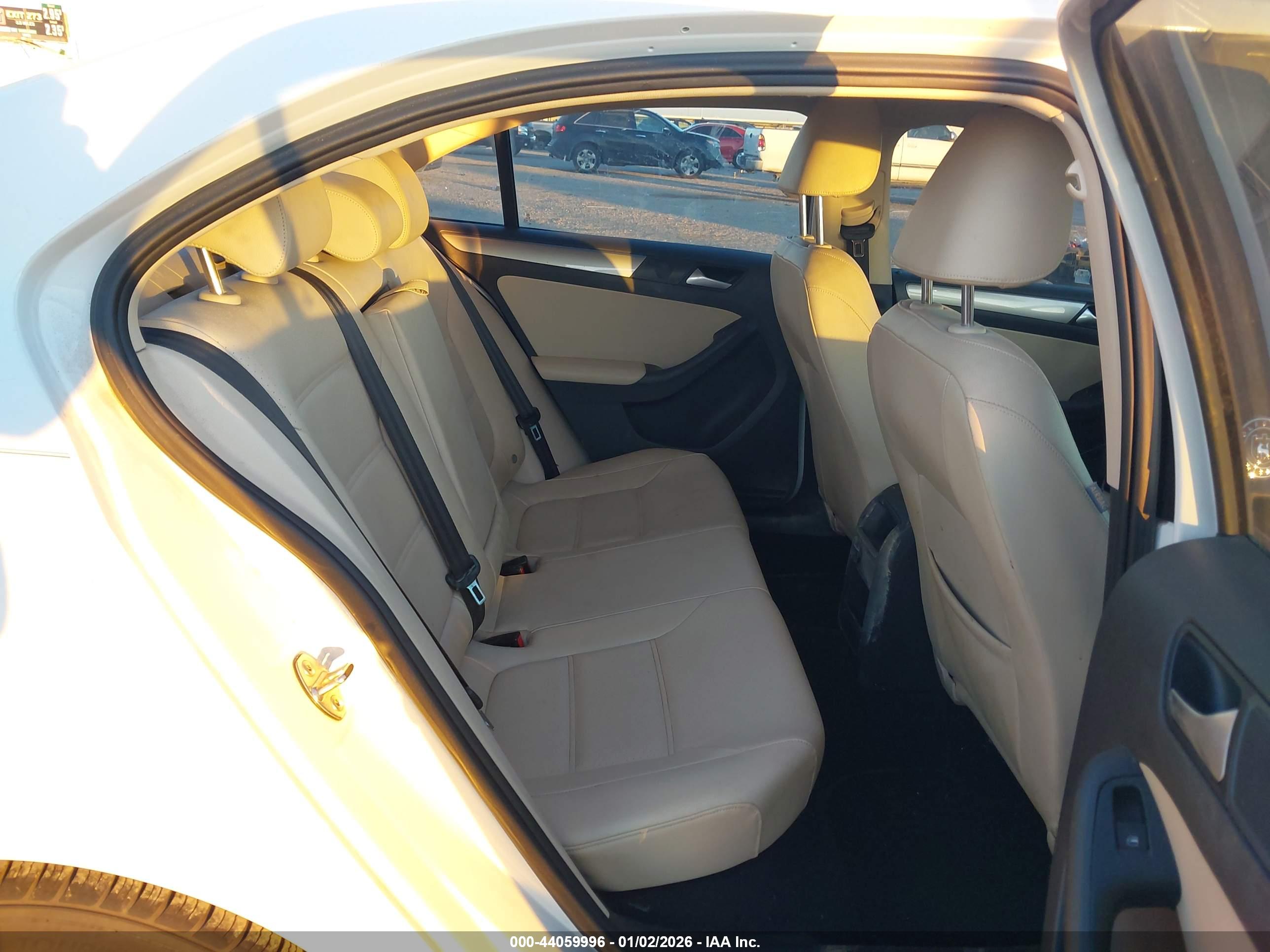 VOLKSWAGEN JETTA image 8