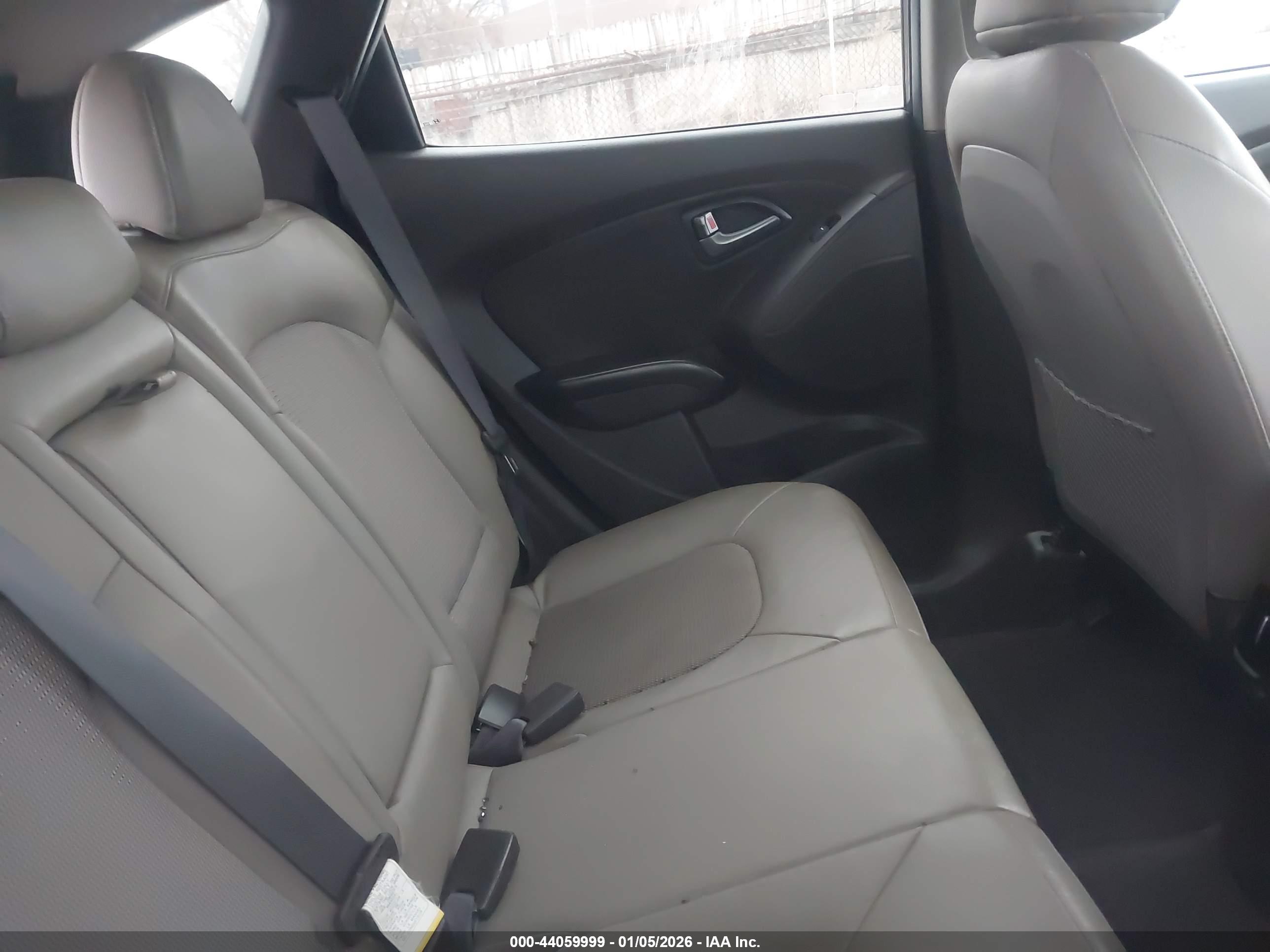 HYUNDAI TUCSON image 8
