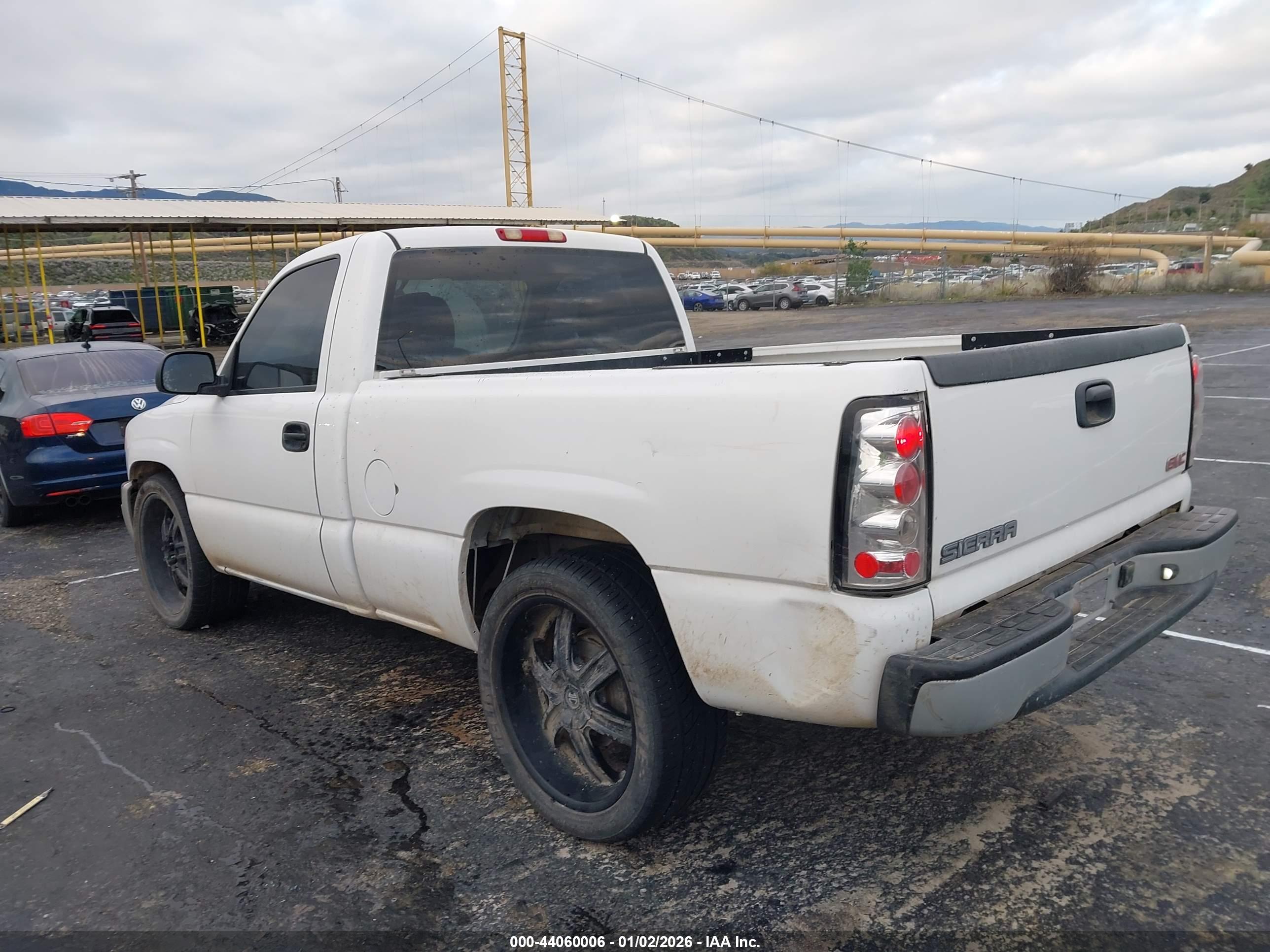 GMC SIERRA image 3