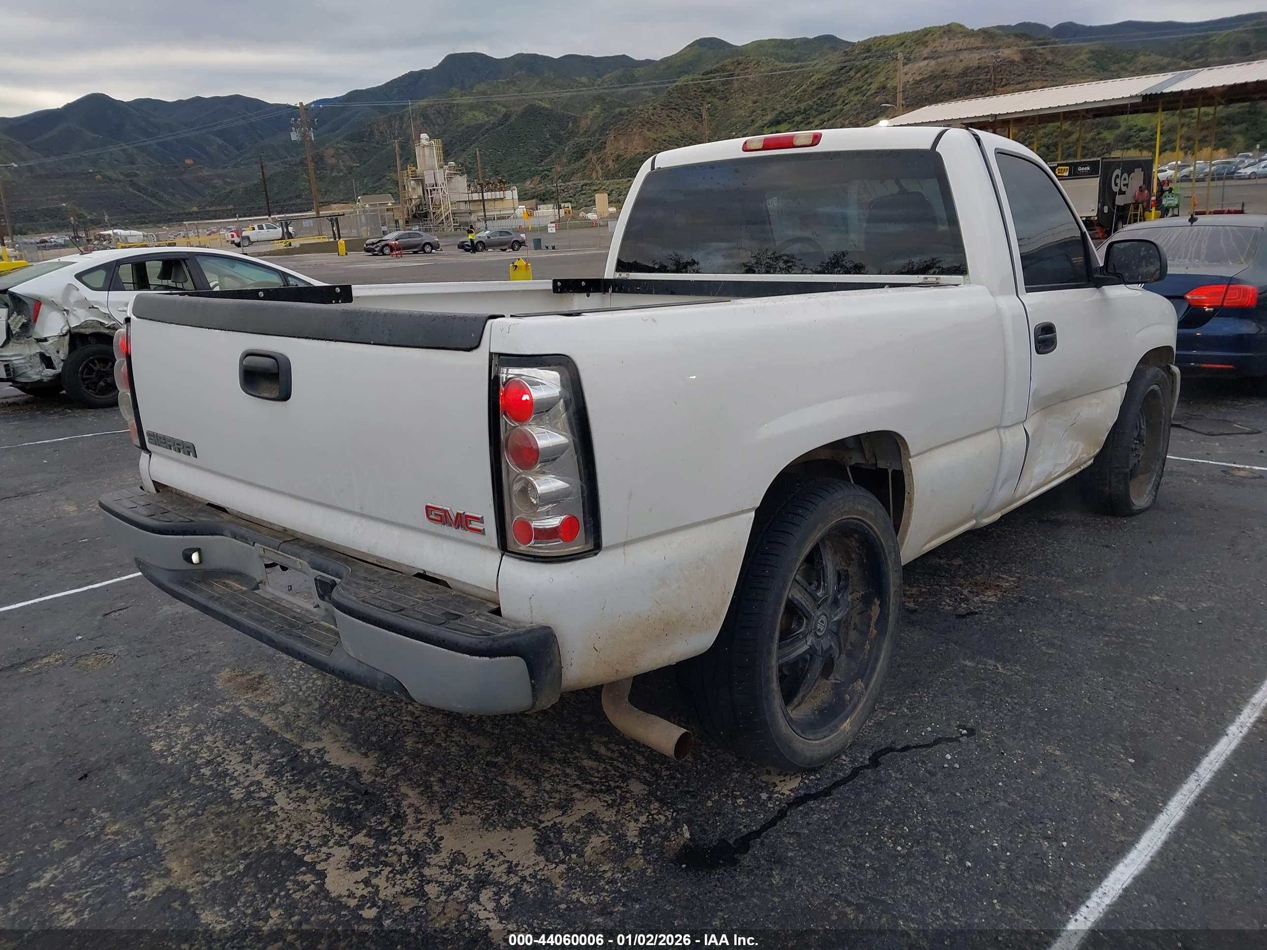 GMC SIERRA image 4