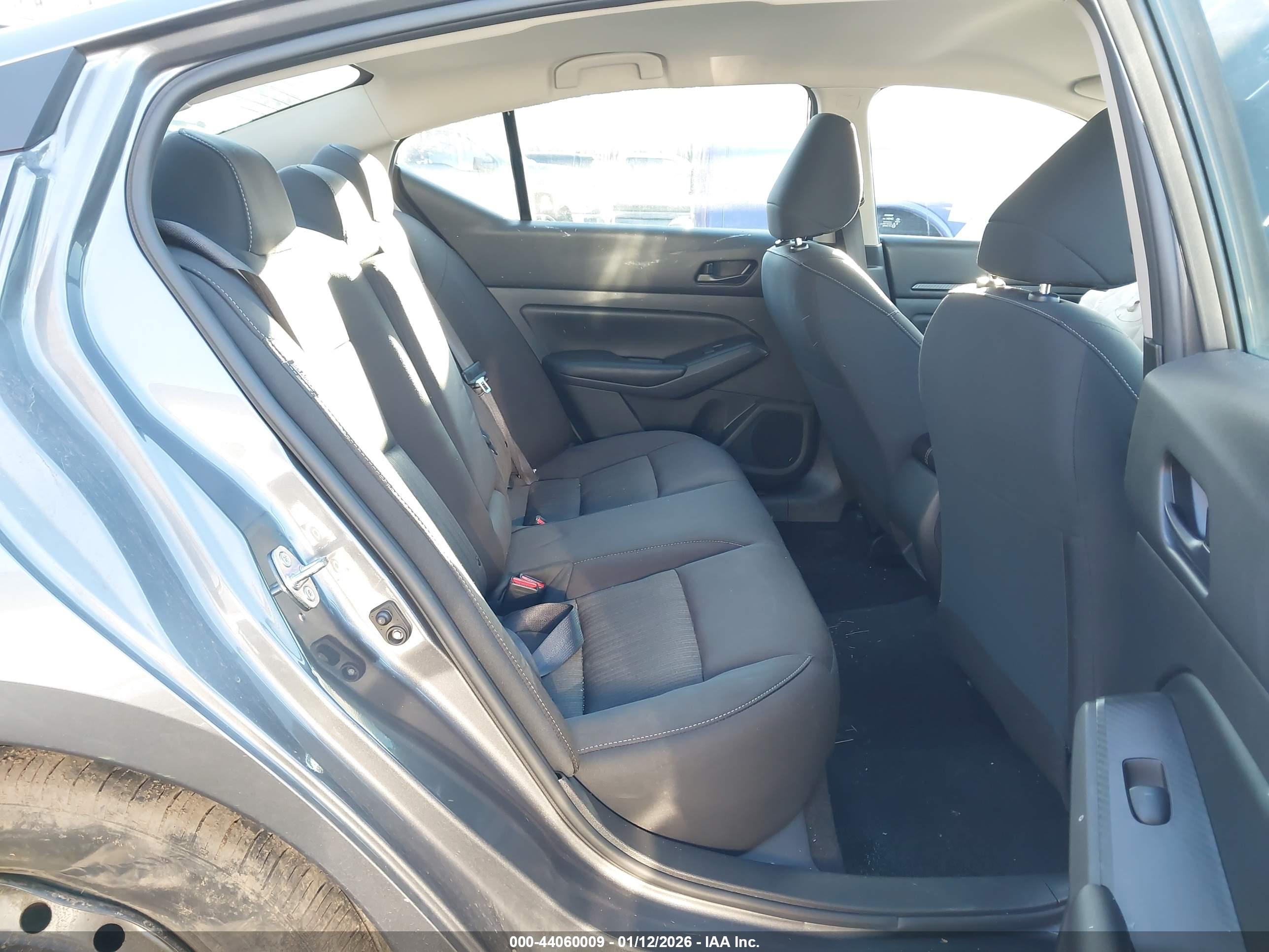 NISSAN ALTIMA image 8