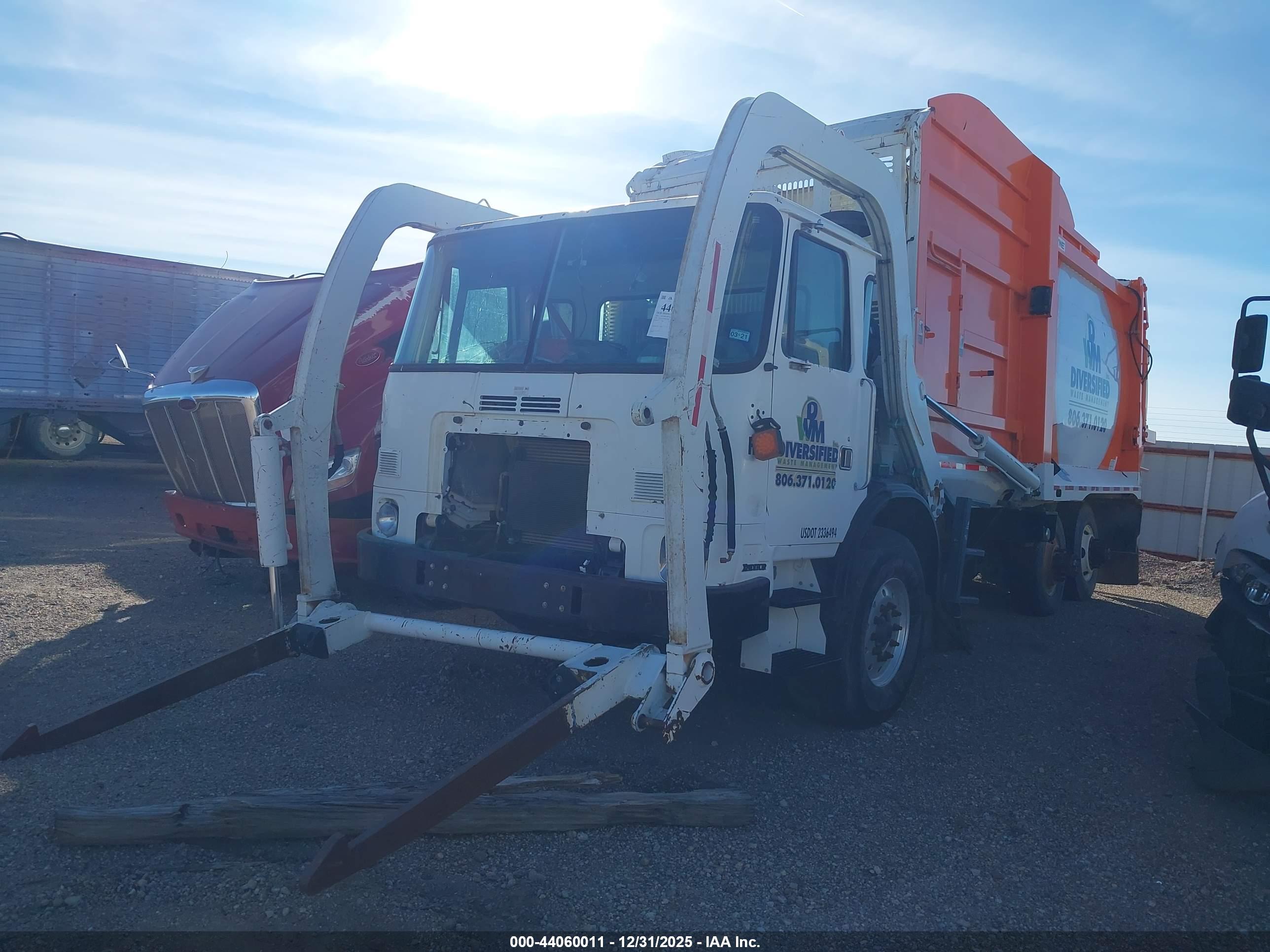 AUTOCAR LLC image 2