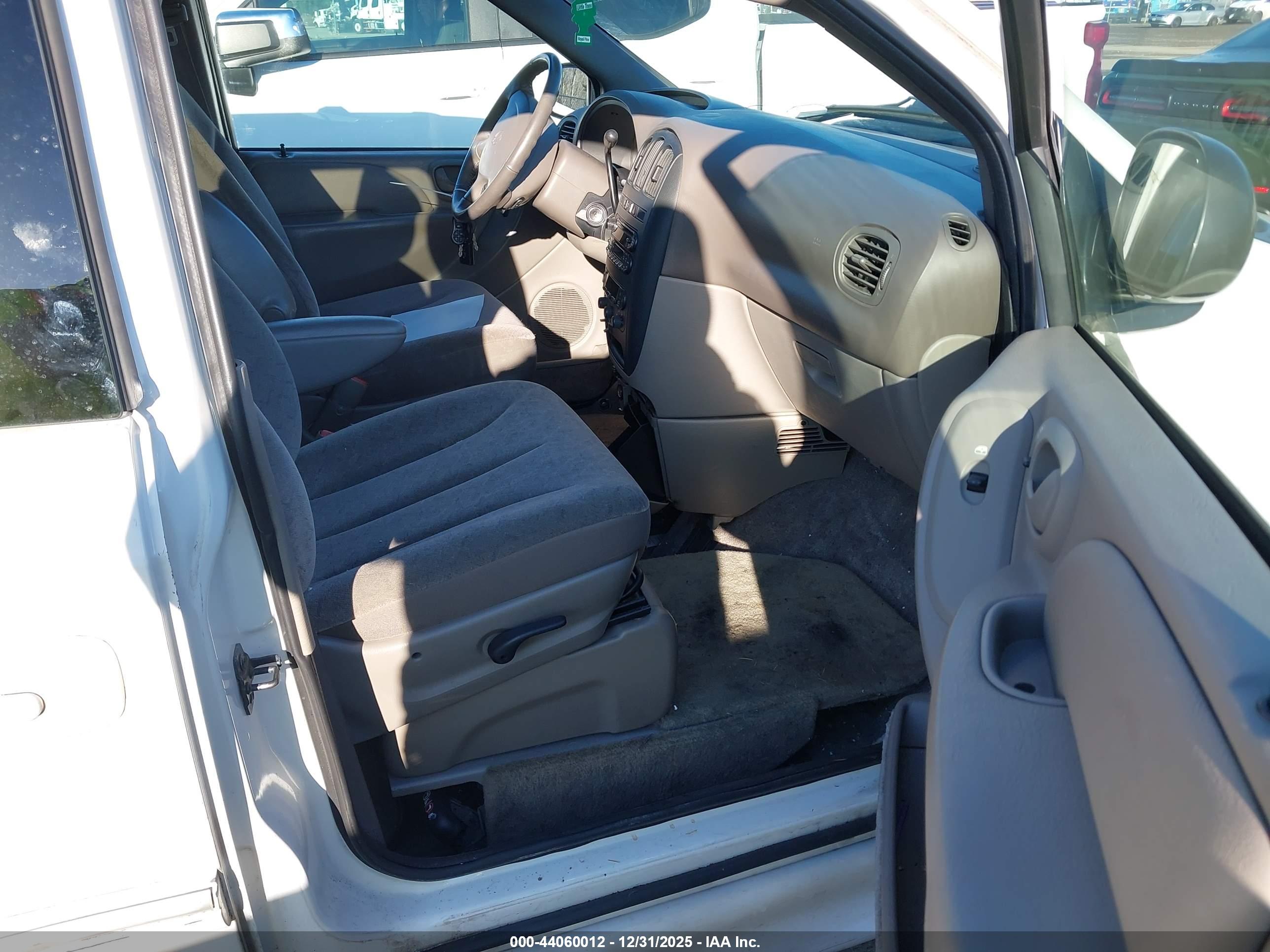 DODGE GRAND image 5
