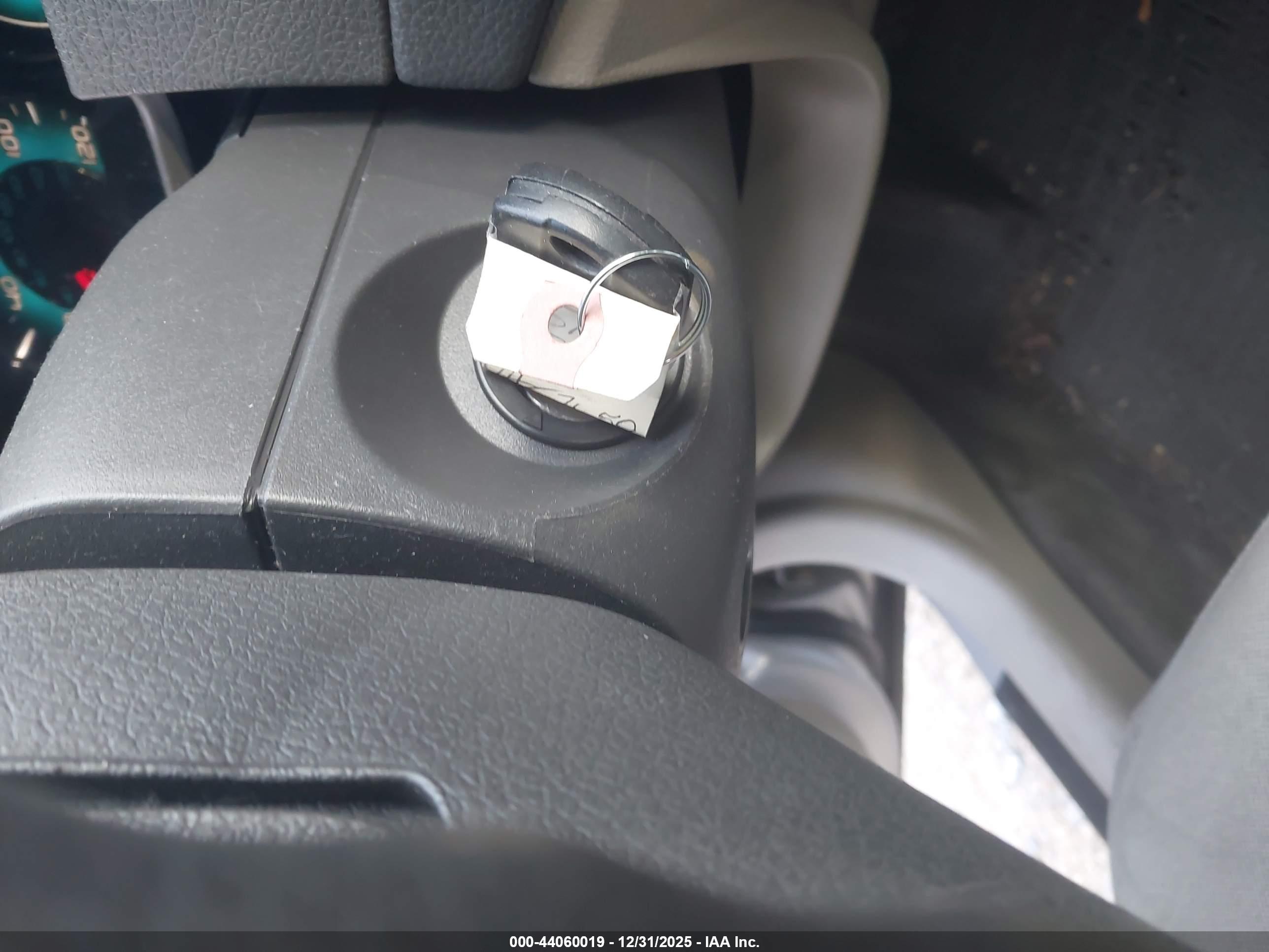 FORD FUSION image 11