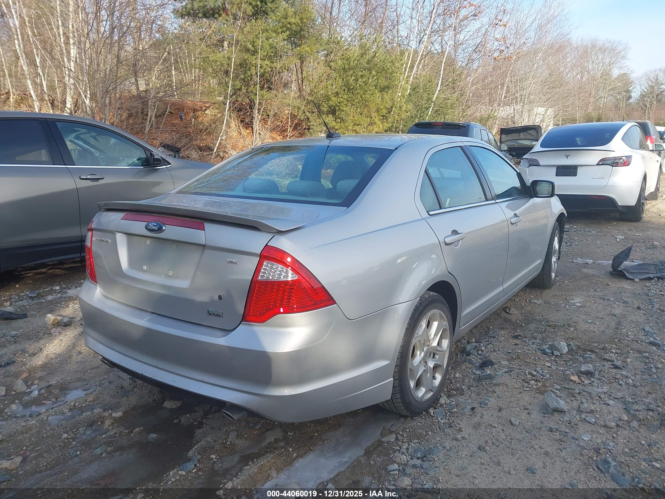 FORD FUSION image 4