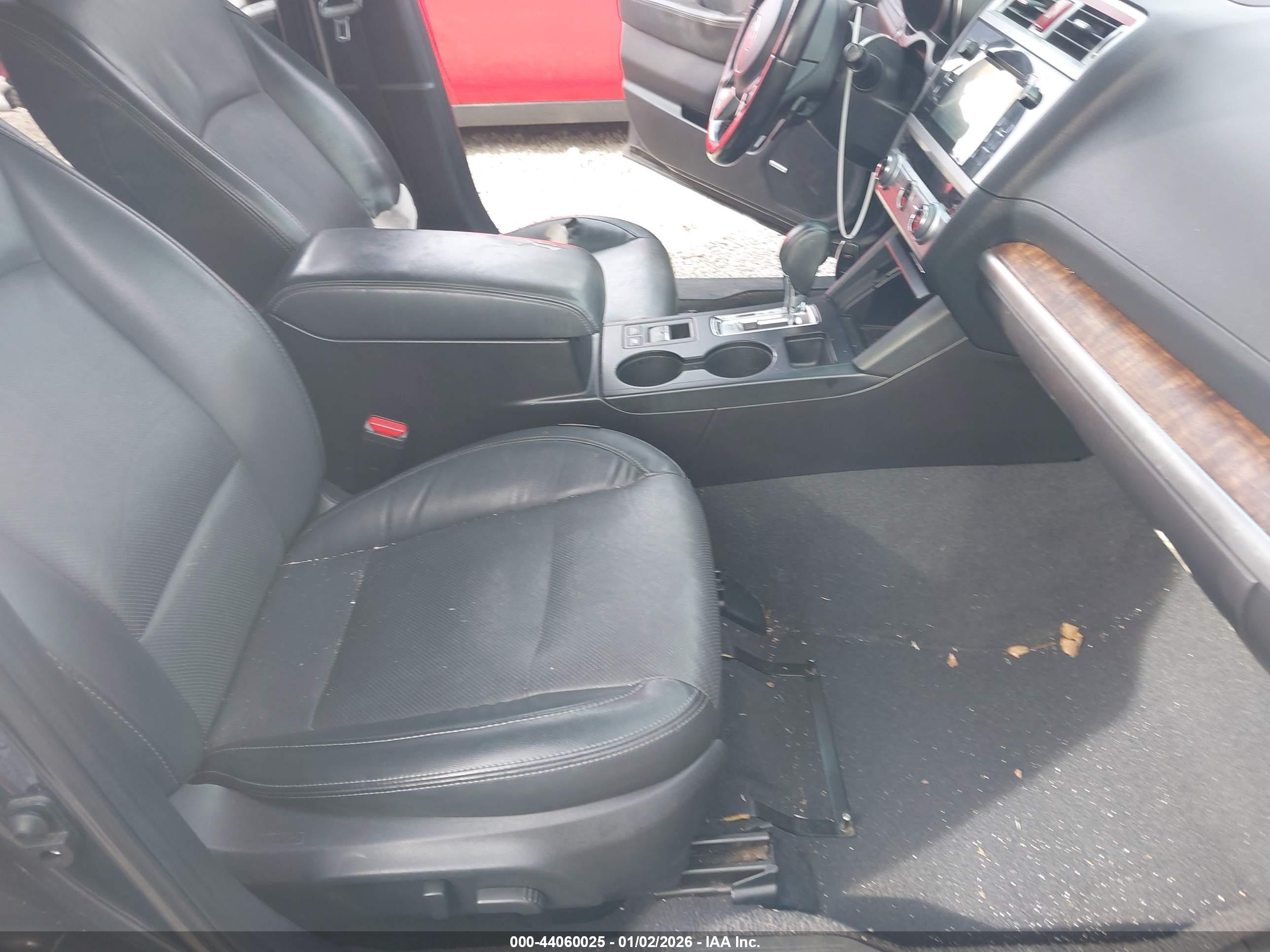 SUBARU OUTBACK image 5
