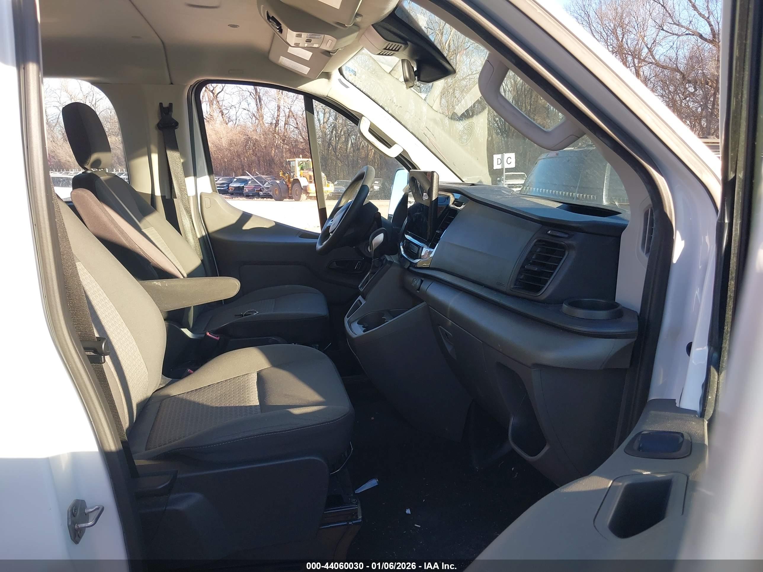 FORD TRANSIT-350 image 5
