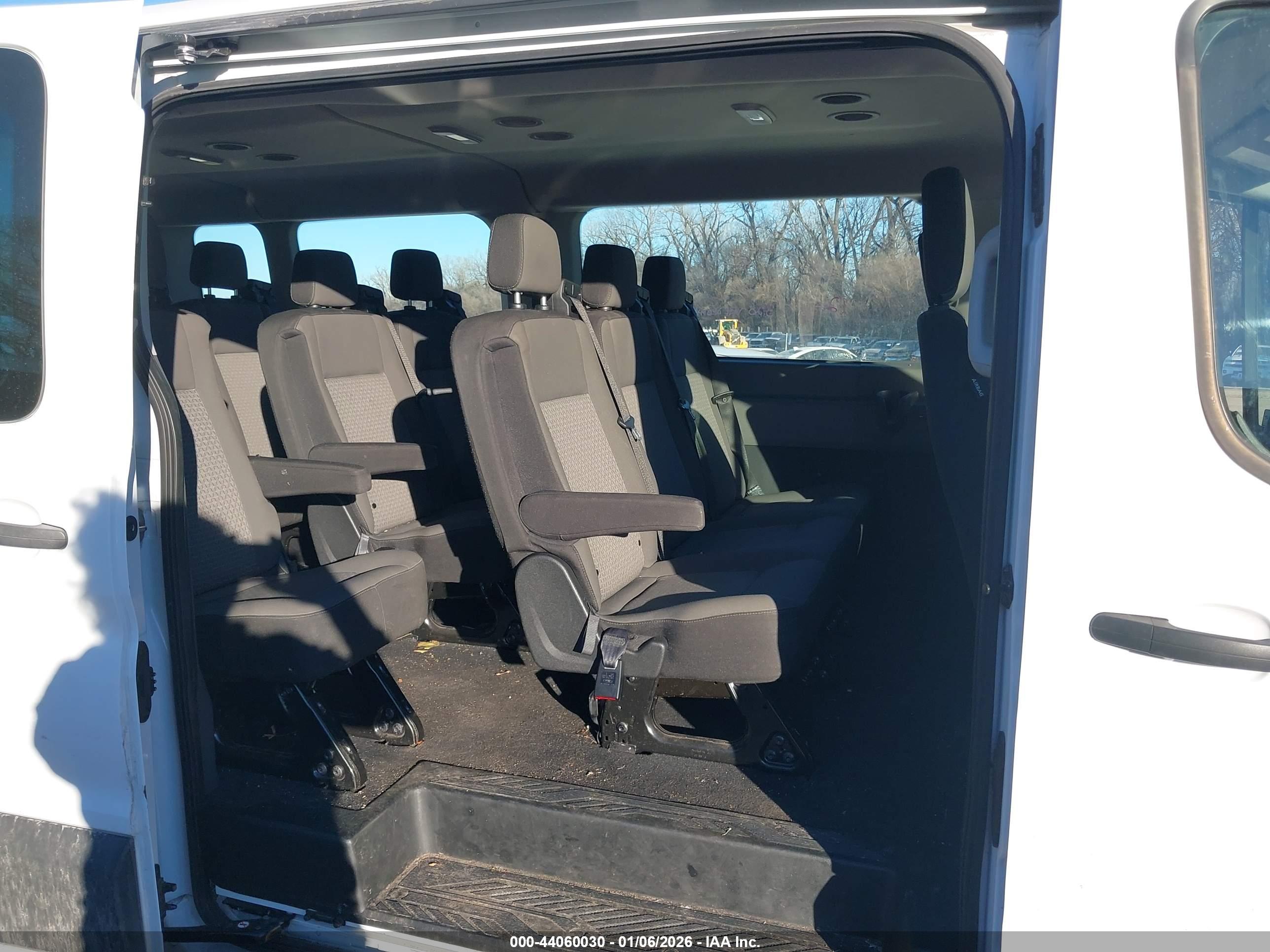 FORD TRANSIT-350 image 8