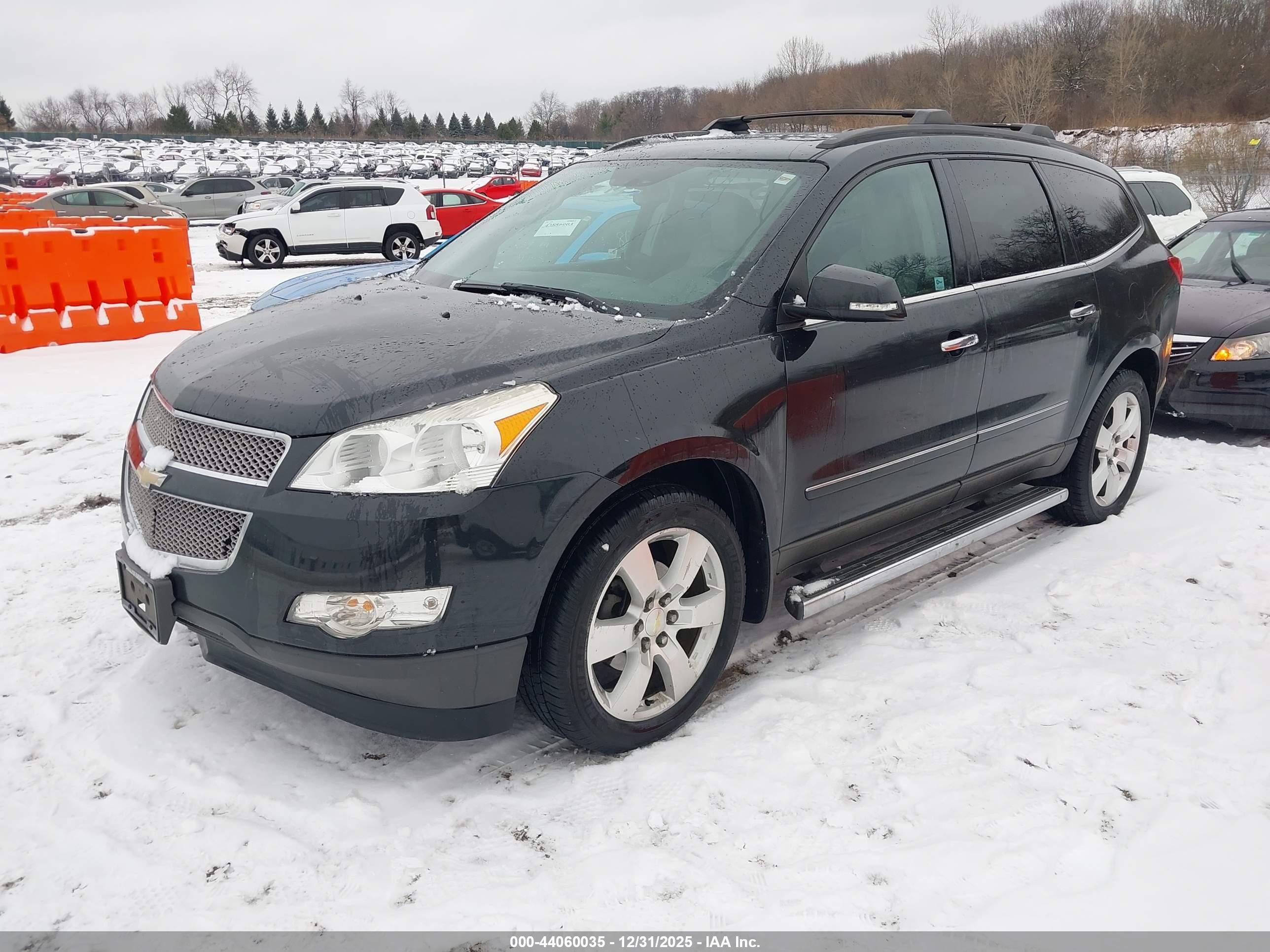 CHEVROLET TRAVERSE image 2