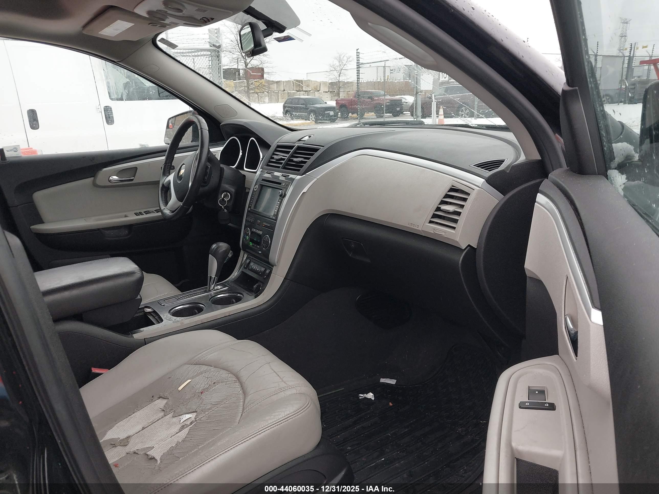 CHEVROLET TRAVERSE image 5