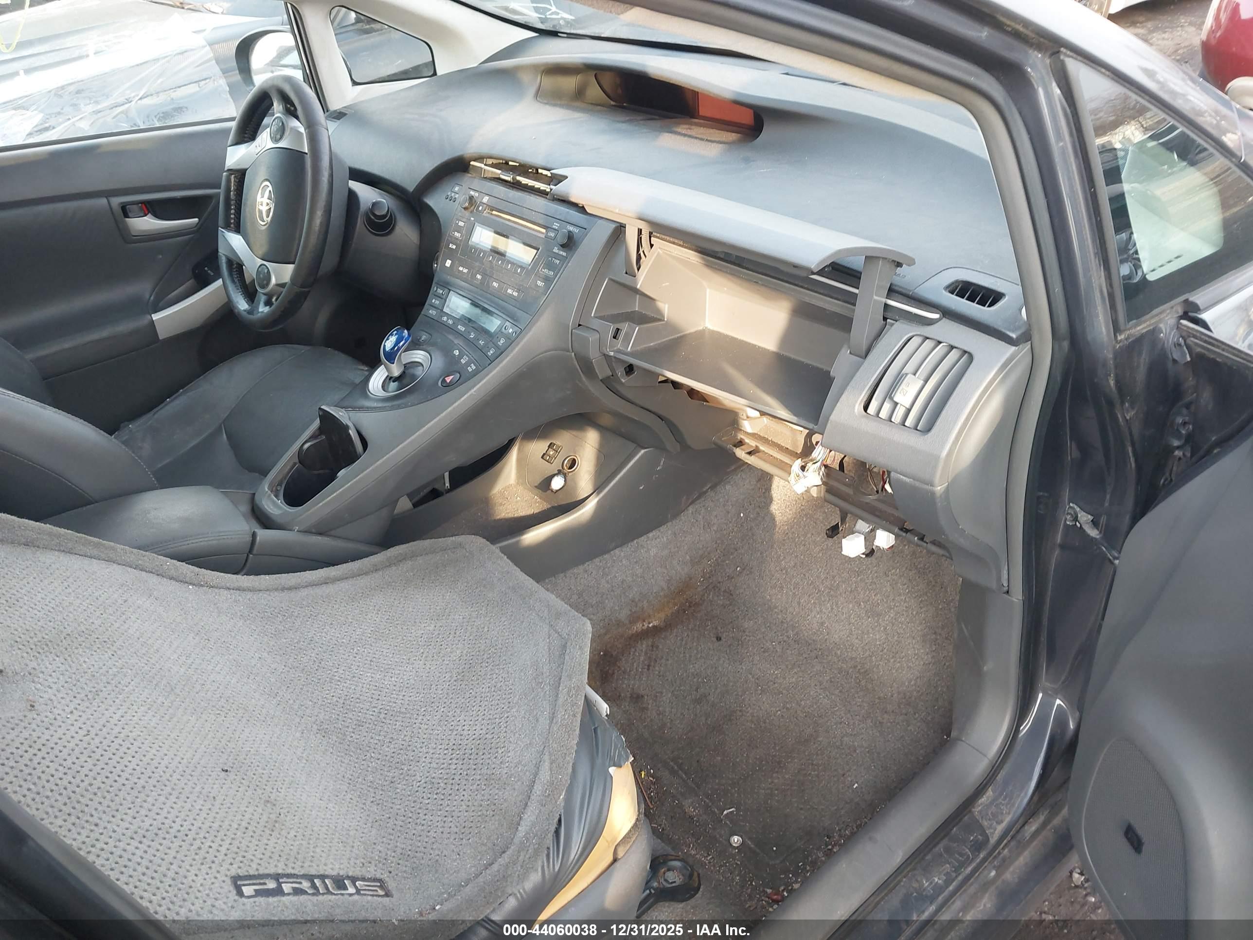 TOYOTA PRIUS image 5