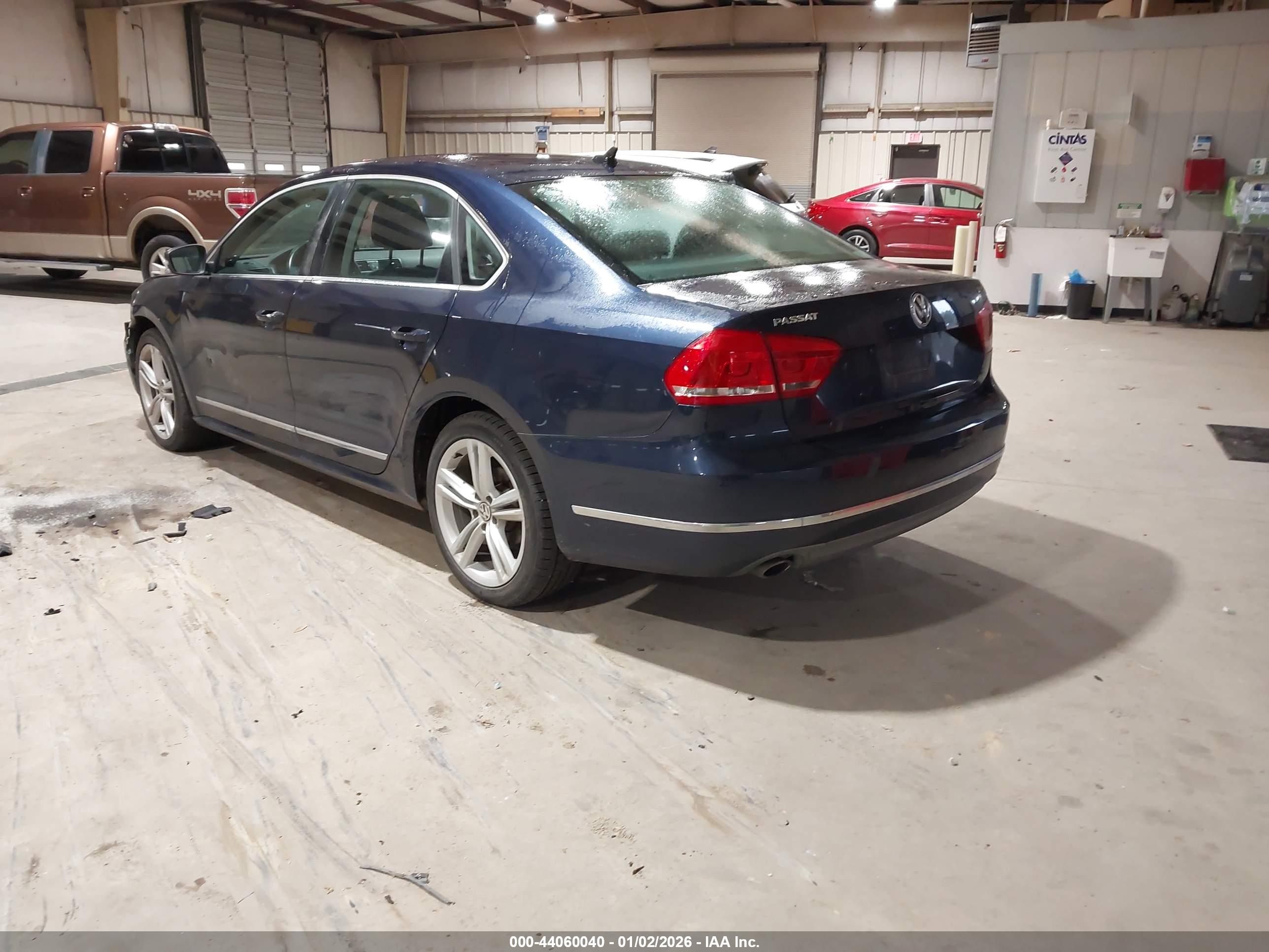 VOLKSWAGEN PASSAT image 3