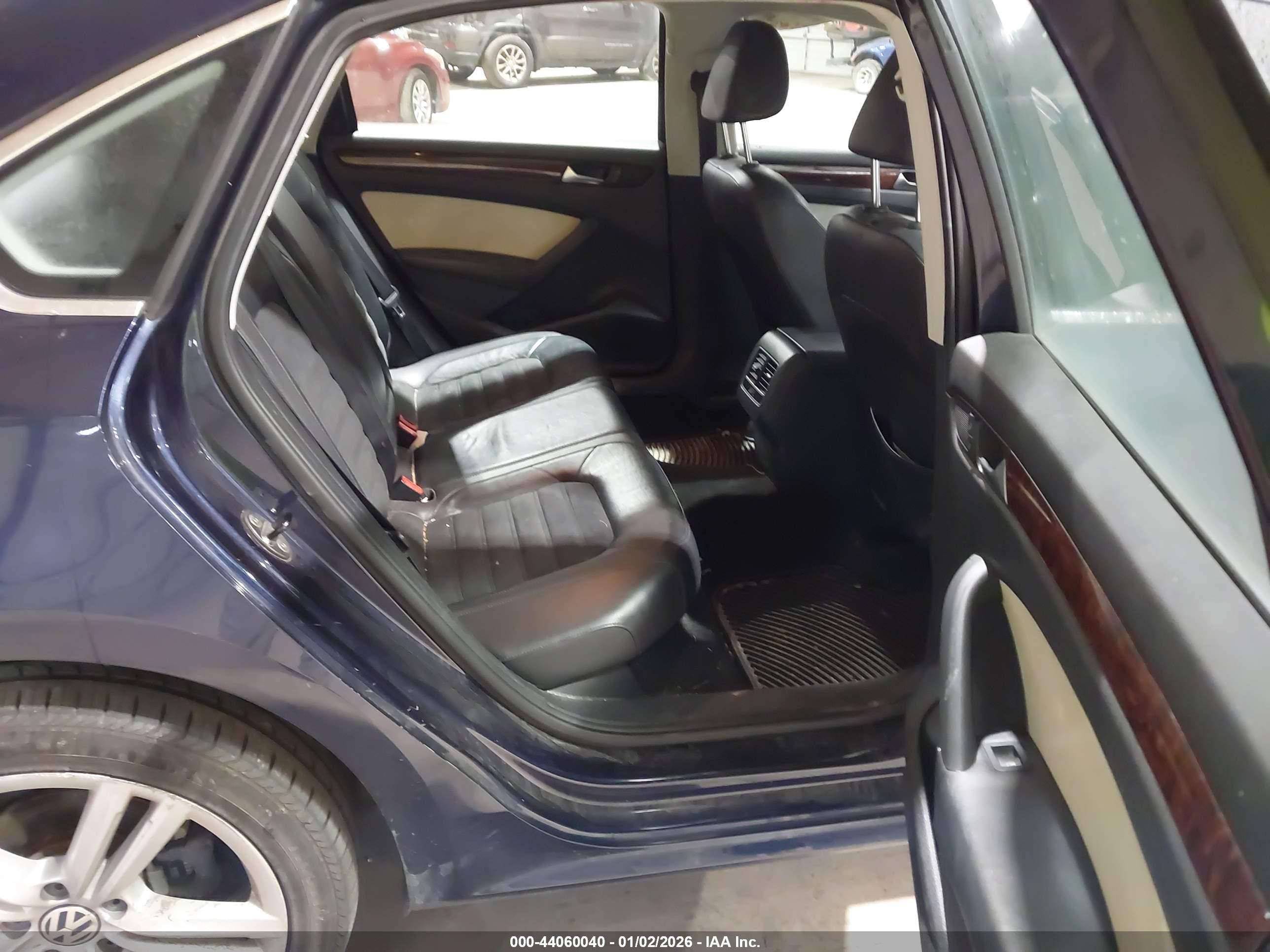 VOLKSWAGEN PASSAT image 8