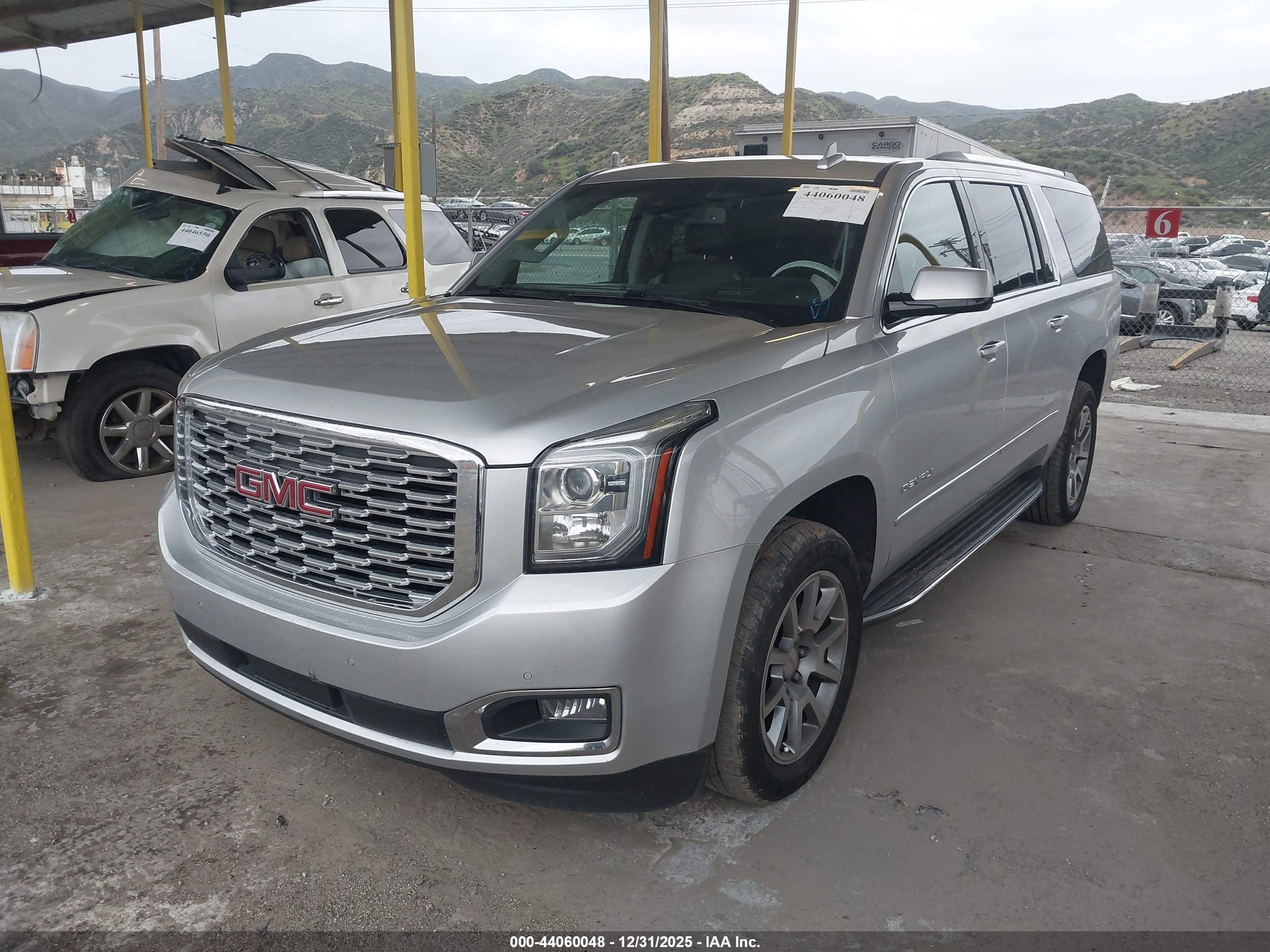 GMC YUKON image 2
