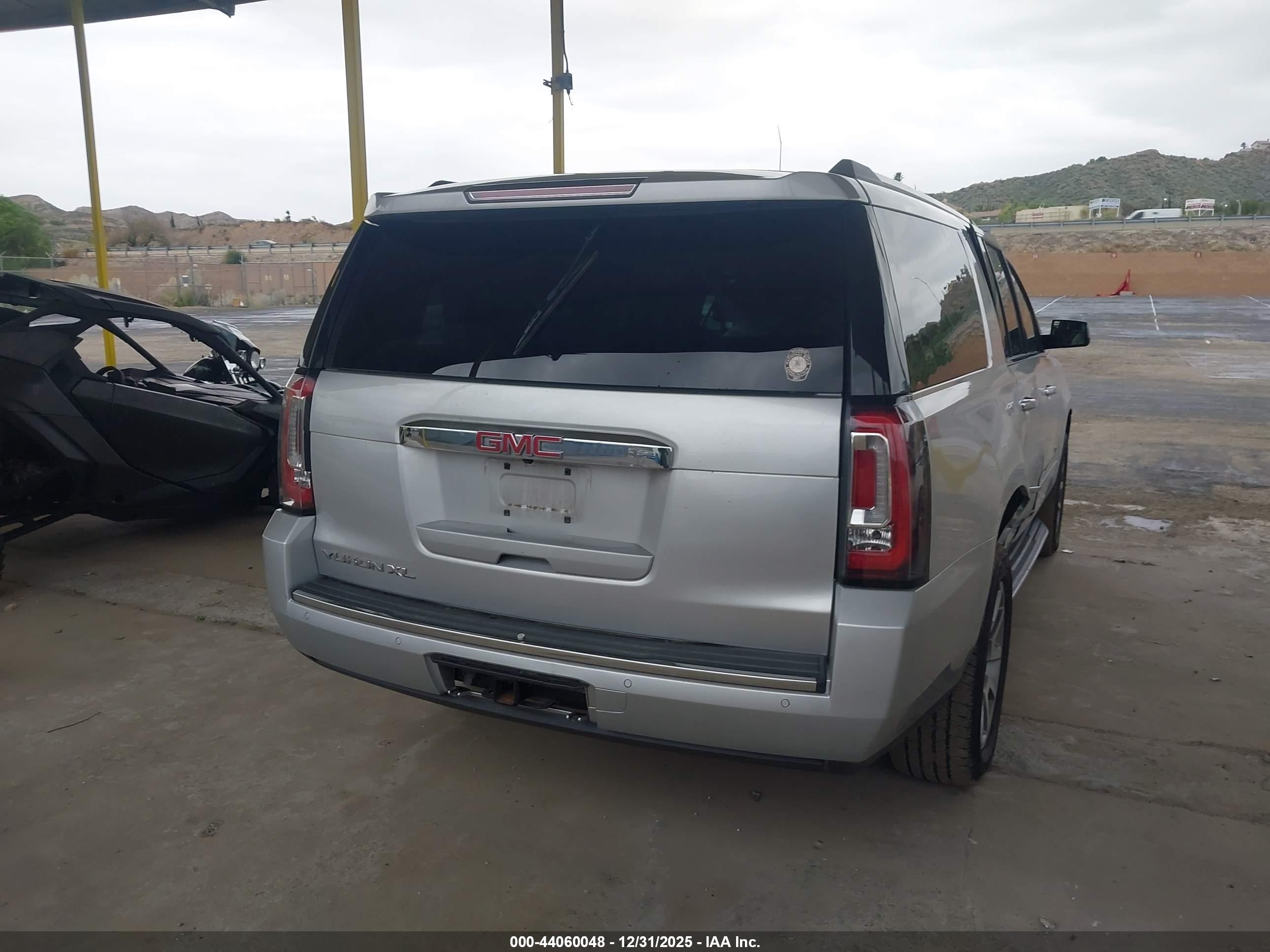 GMC YUKON image 4