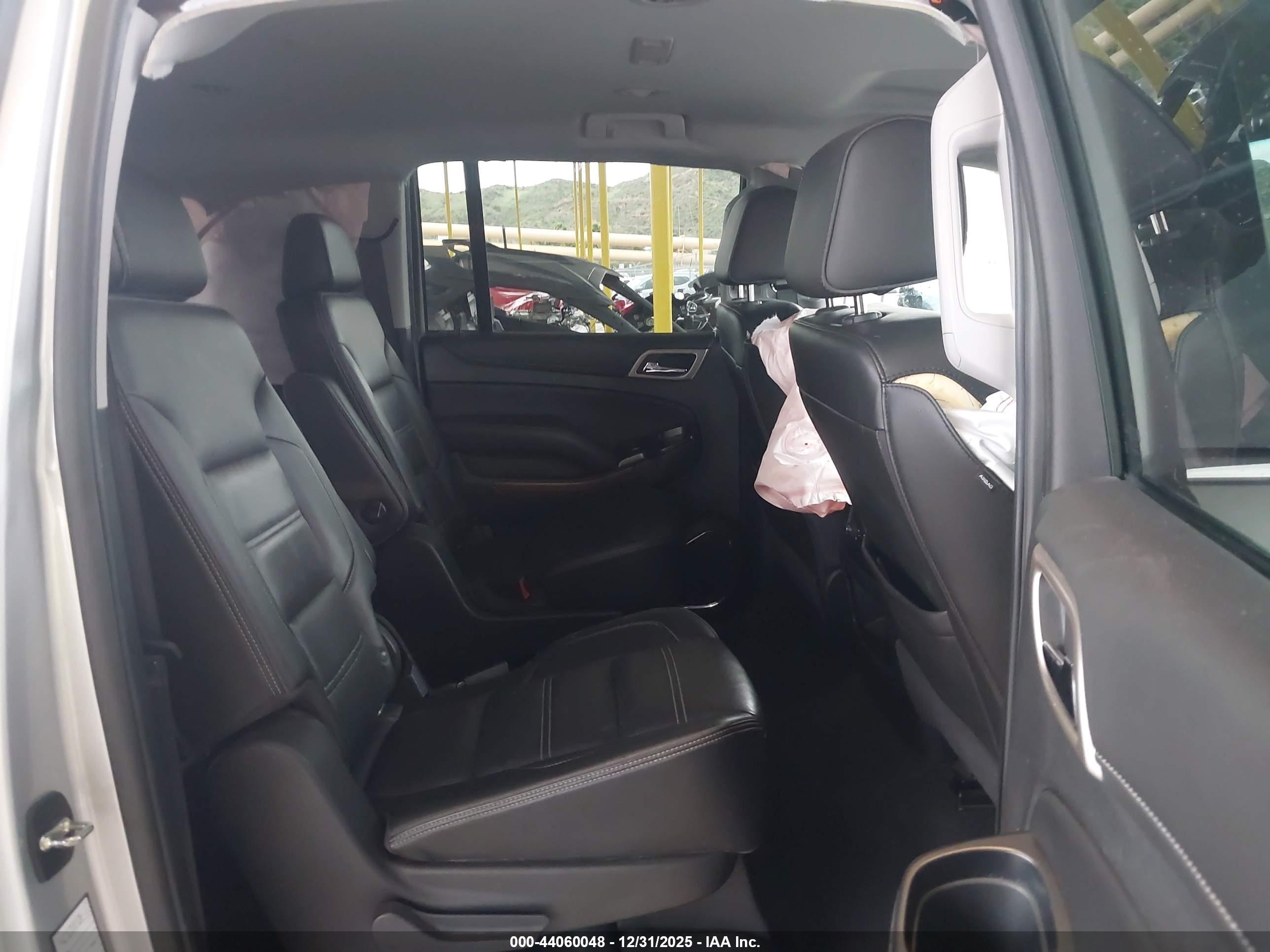 GMC YUKON image 8