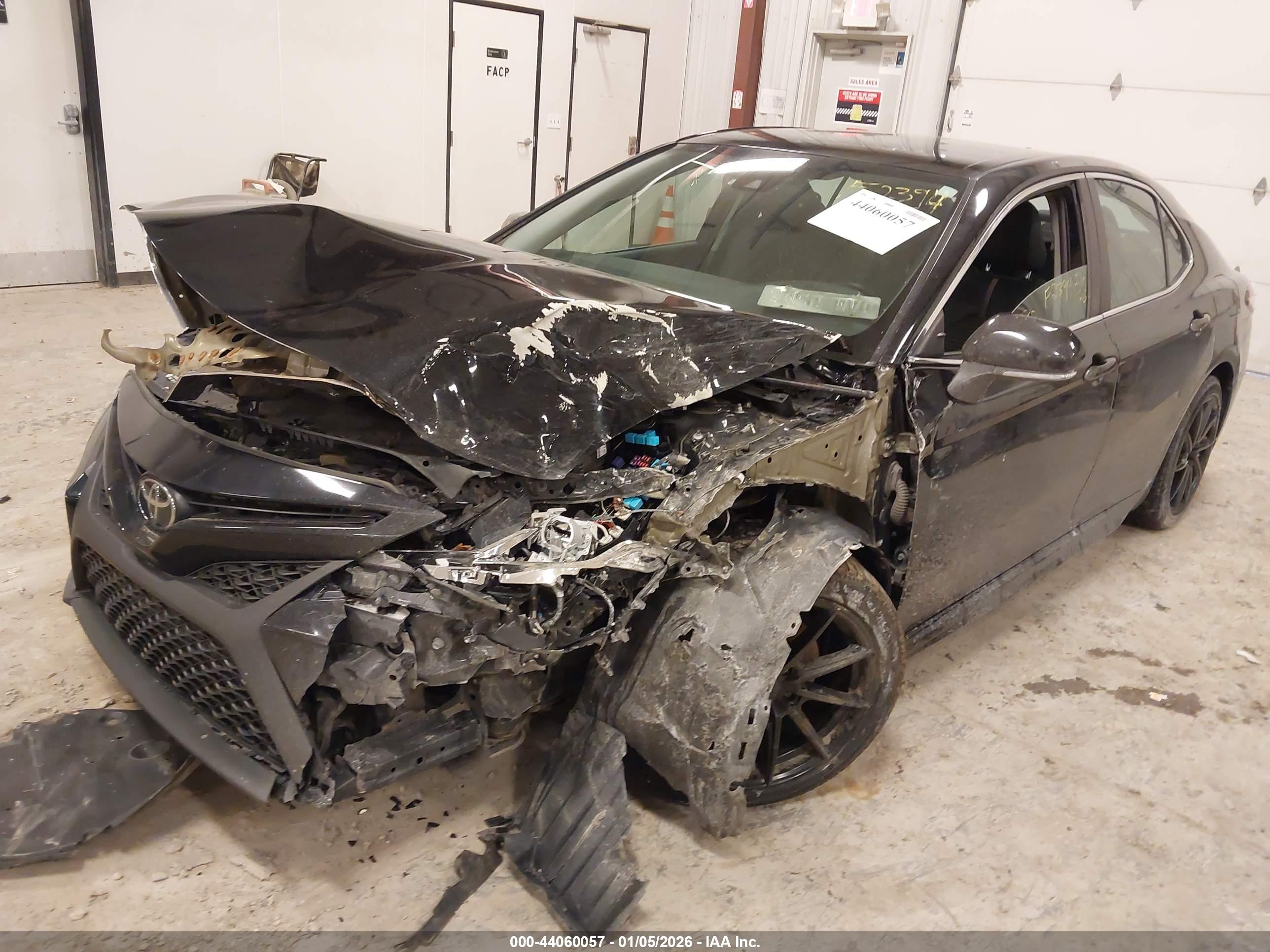 TOYOTA CAMRY image 2