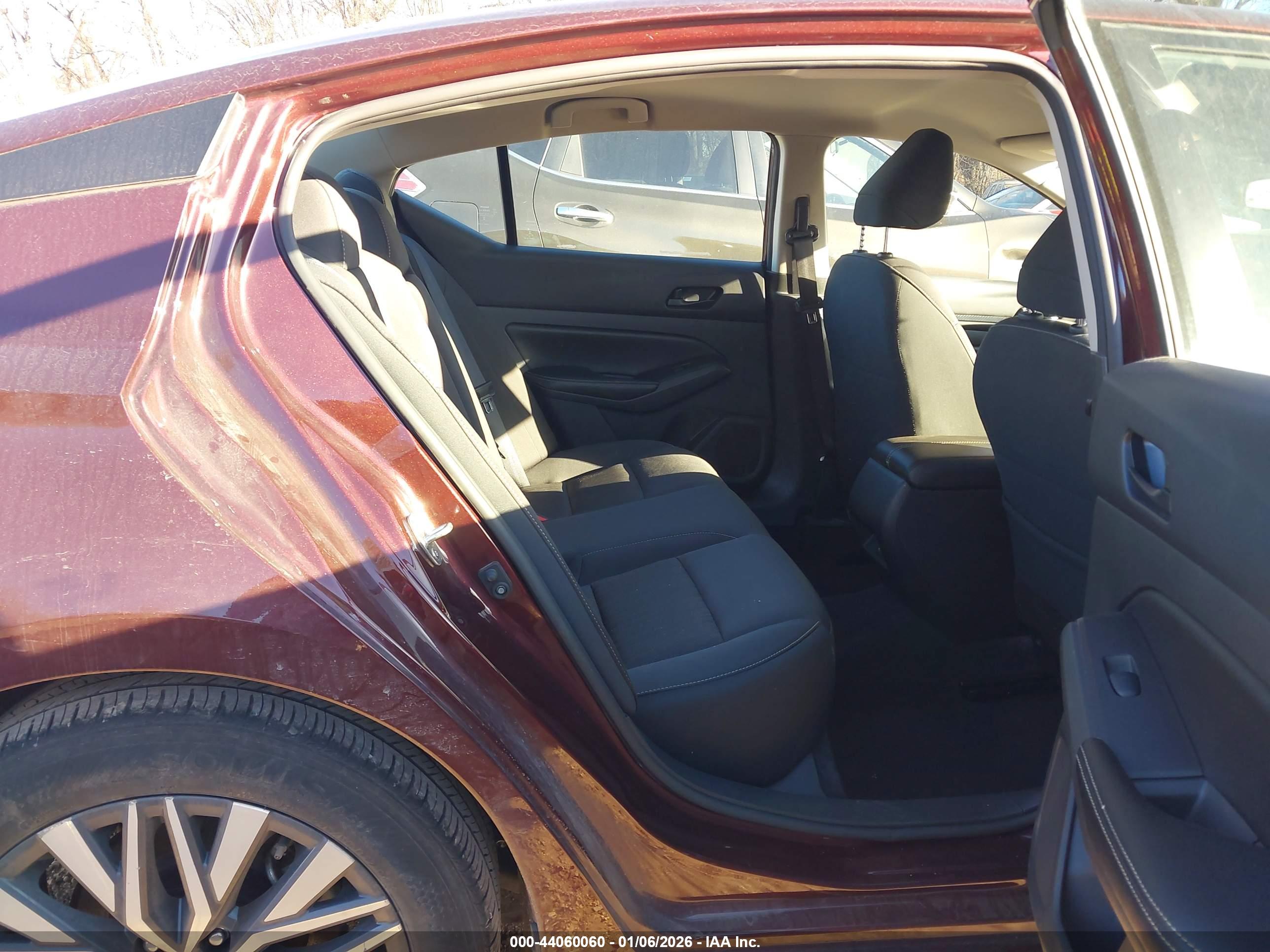 NISSAN ALTIMA image 8