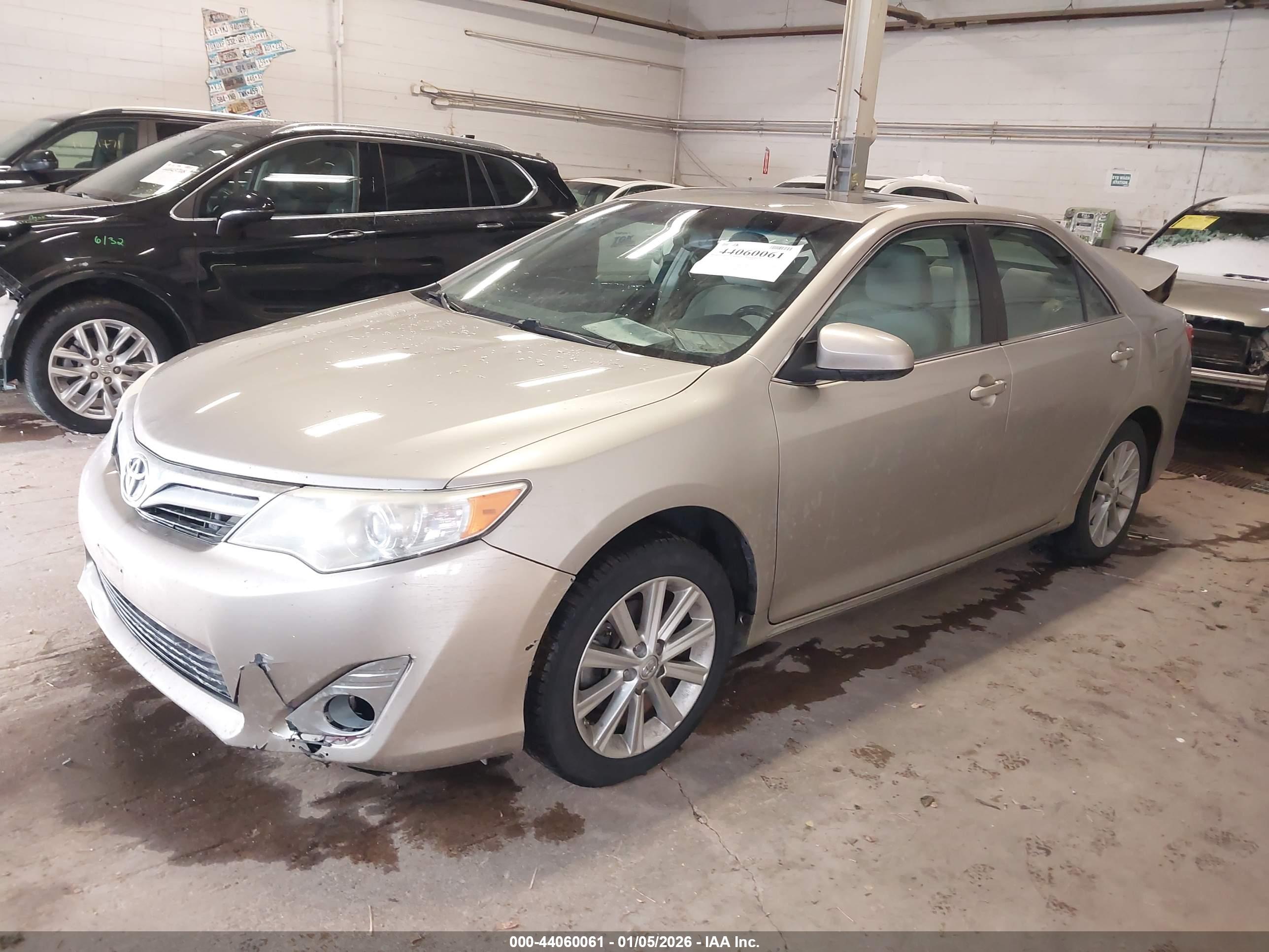 TOYOTA CAMRY image 2