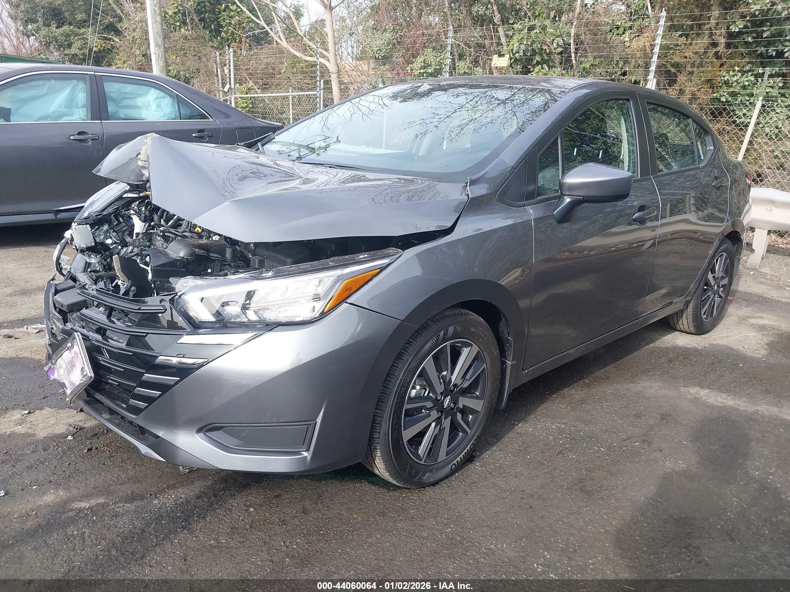 NISSAN VERSA image 2