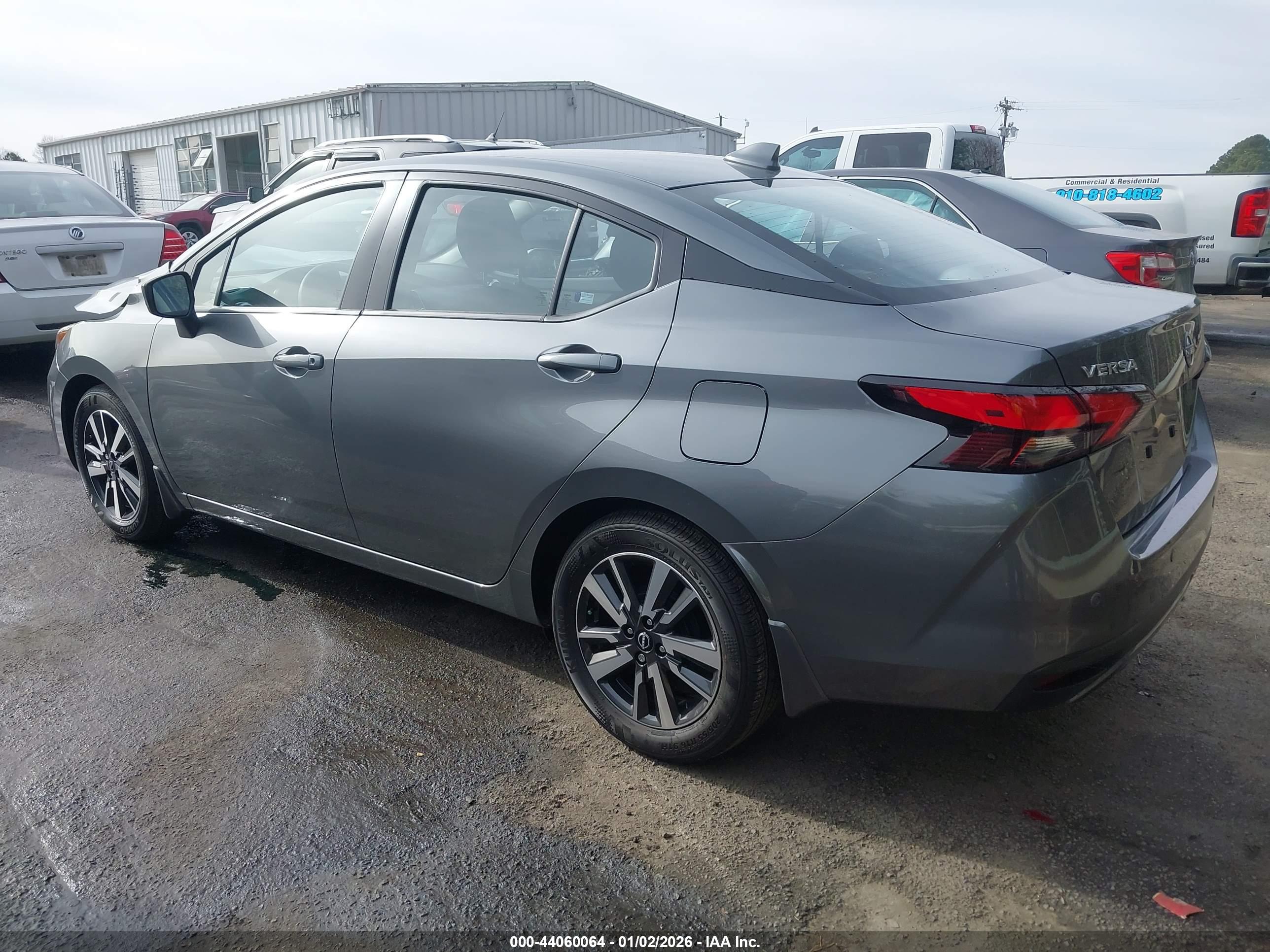 NISSAN VERSA image 3