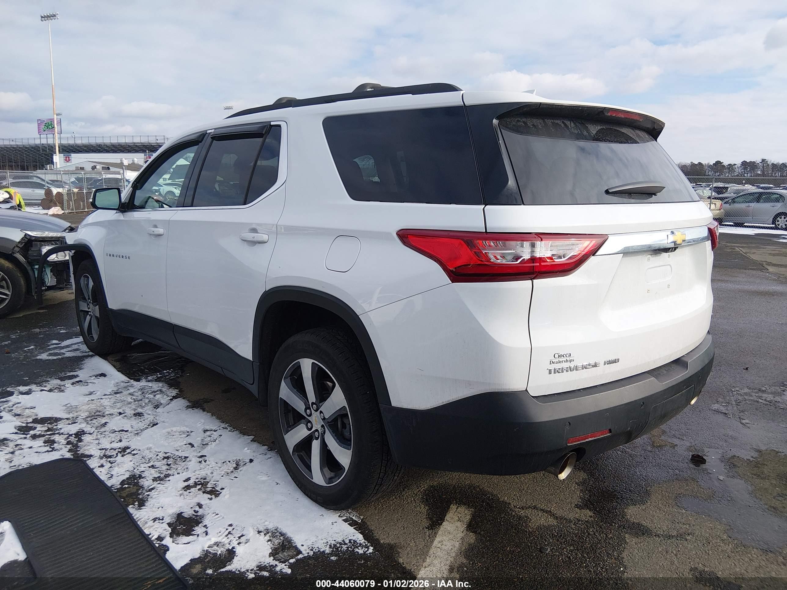CHEVROLET TRAVERSE image 3