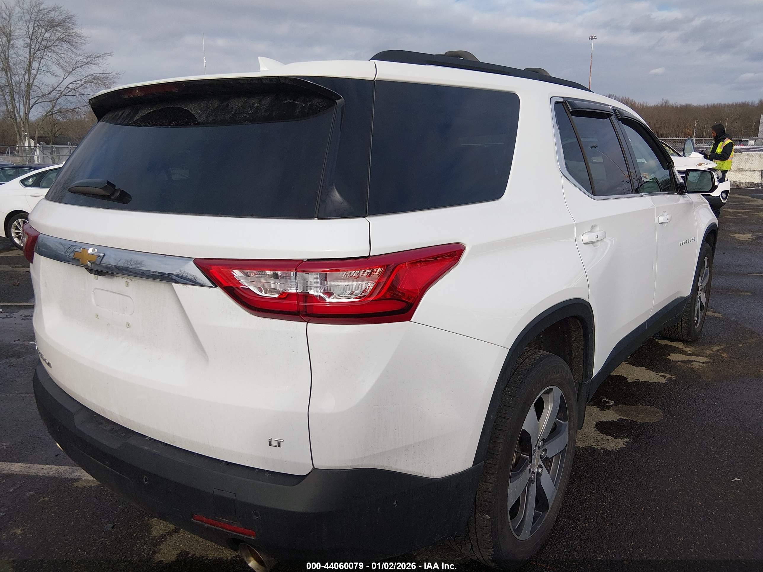 CHEVROLET TRAVERSE image 4