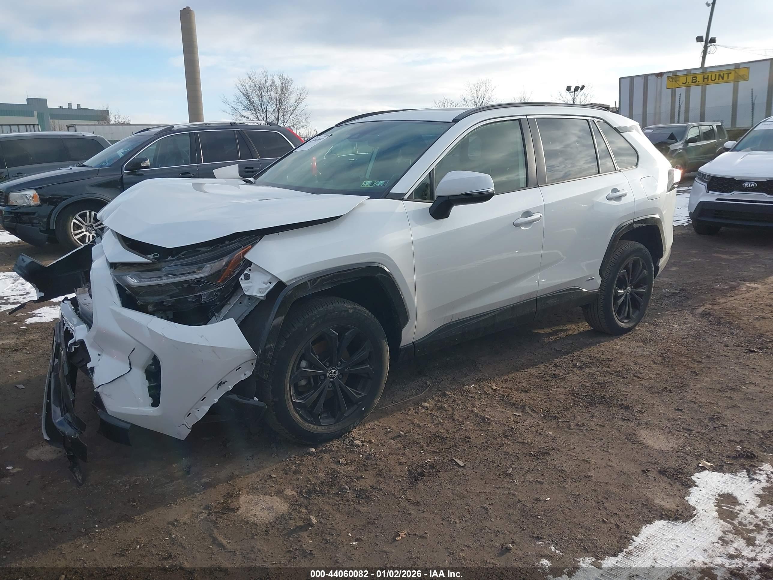 TOYOTA RAV4 image 2