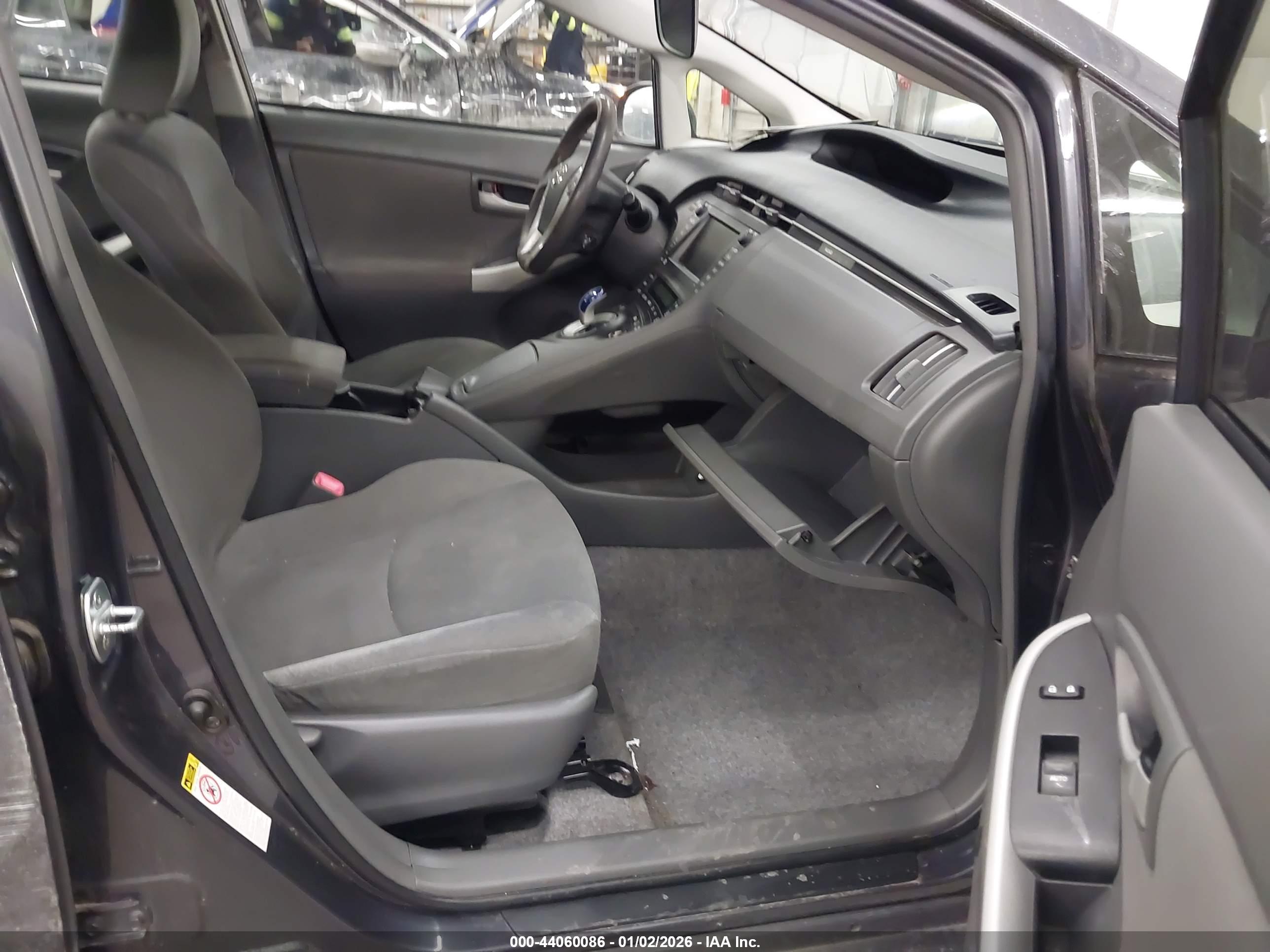TOYOTA PRIUS image 5